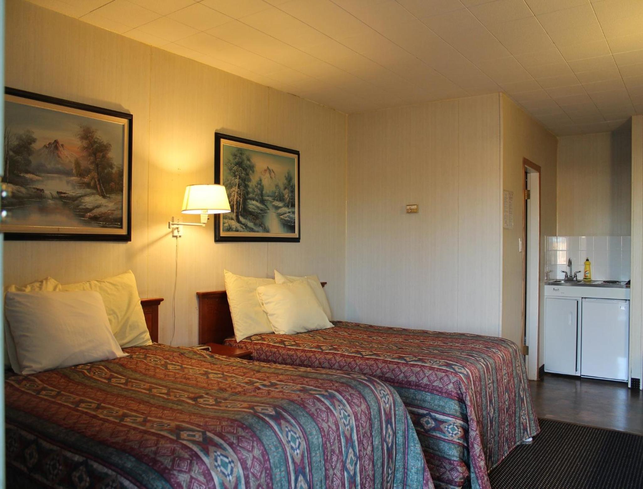 Queen Room with Two Queen Beds Kitchenette - Non Smoking photo 2