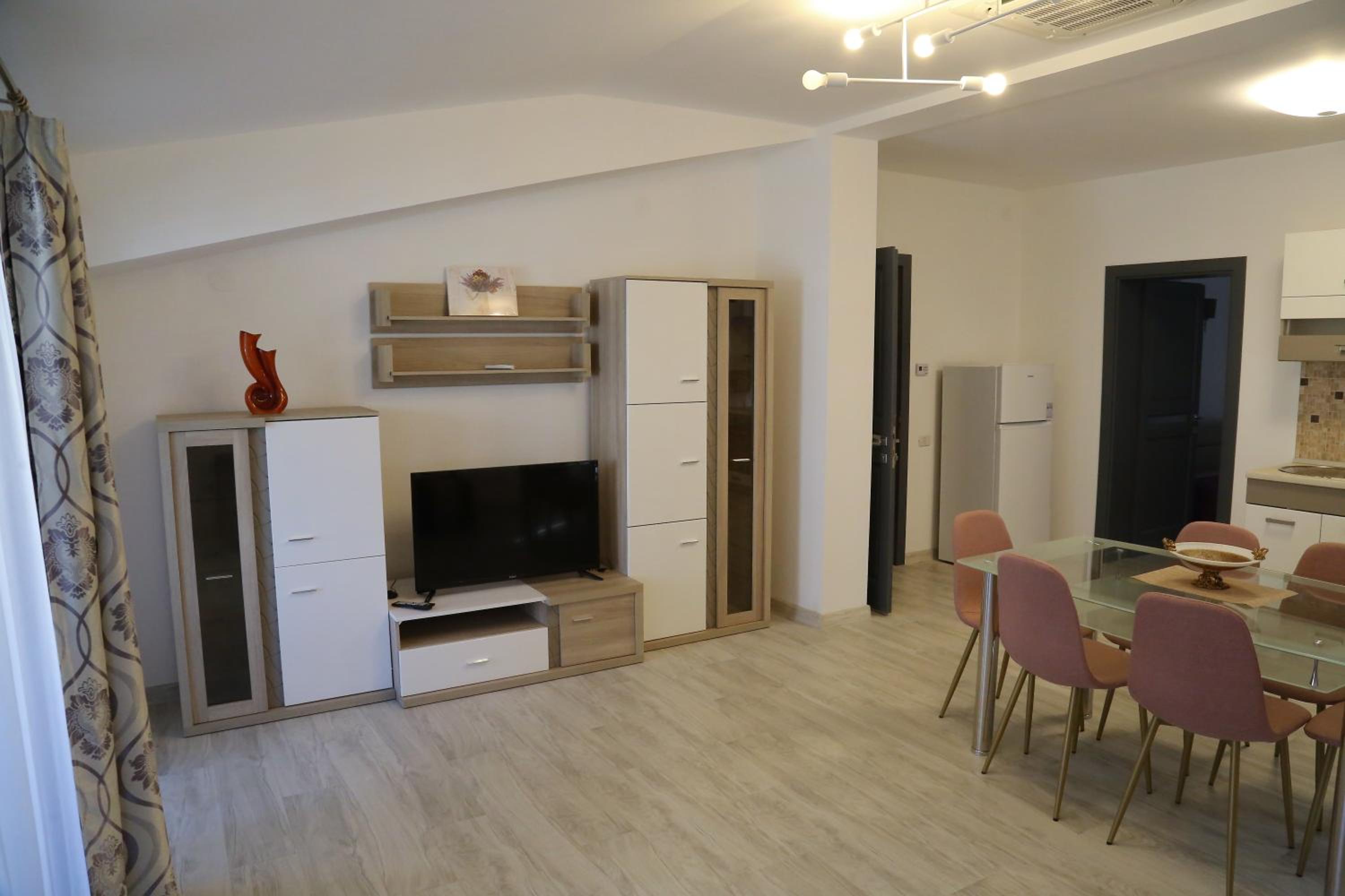 Two-Bedroom Apartment - Photo 2