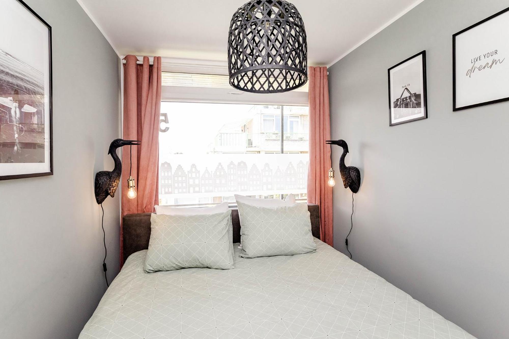 One-Bedroom Apartment - Photo 3