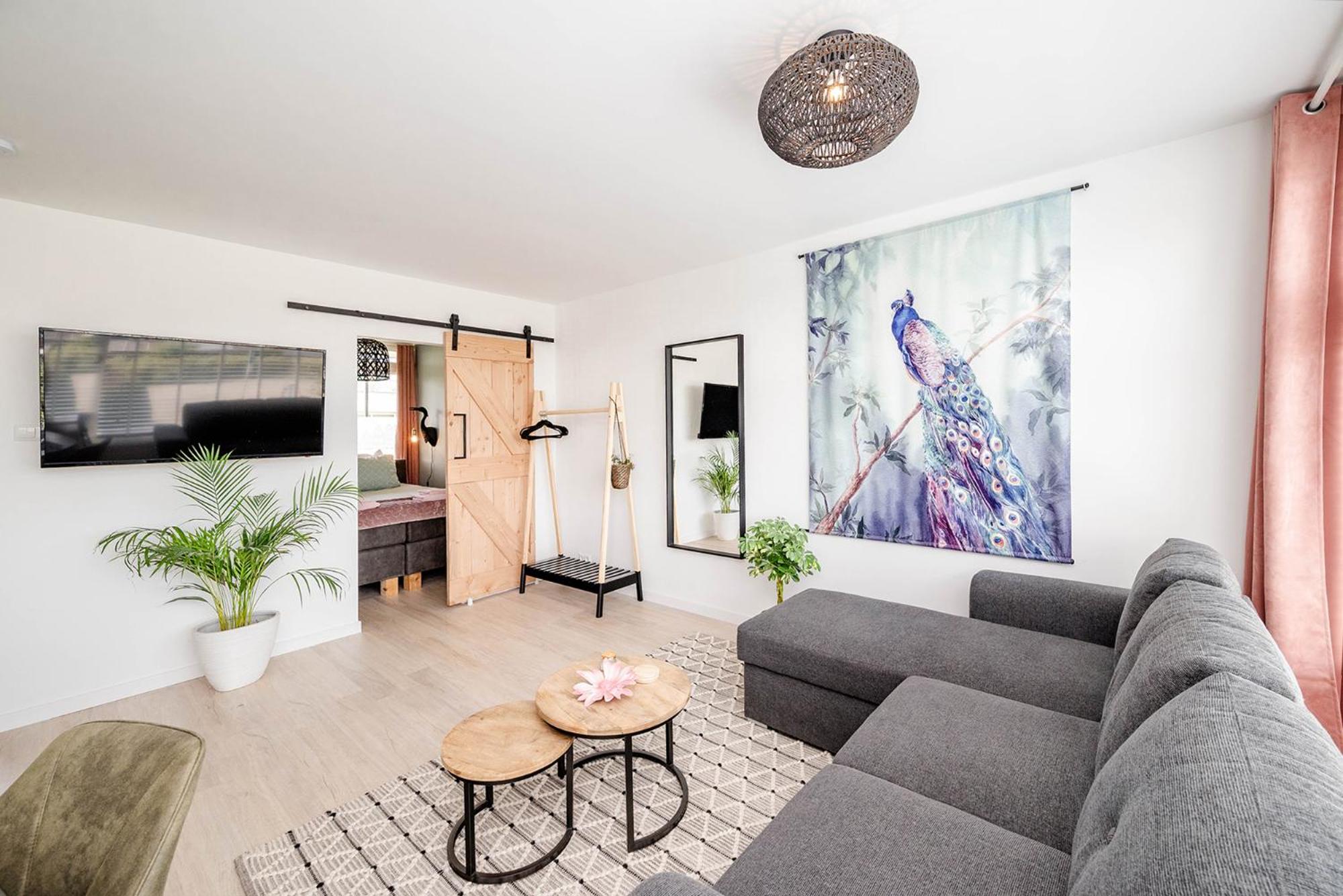 One-Bedroom Apartment - Photo 2