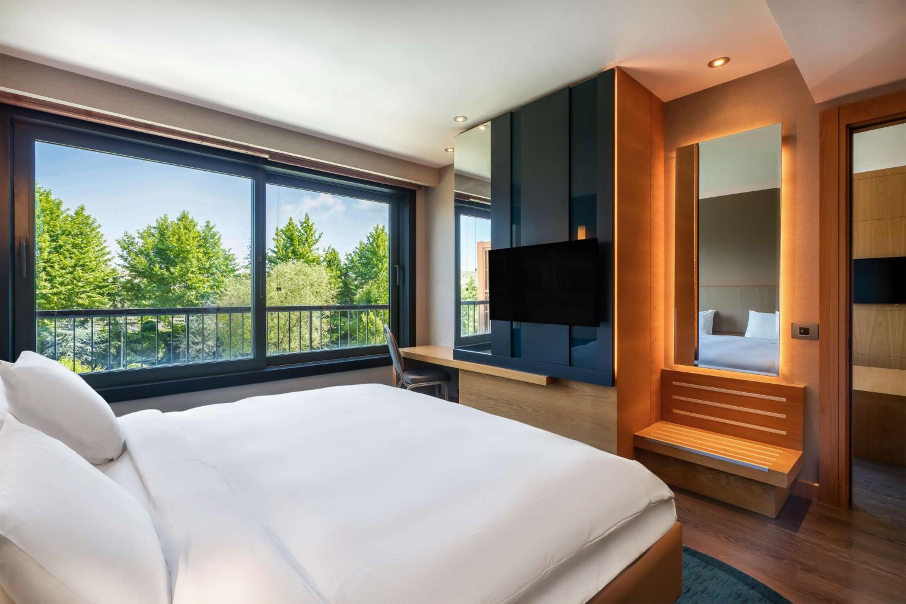 Pool Suite with Sauna and Garden photo 1