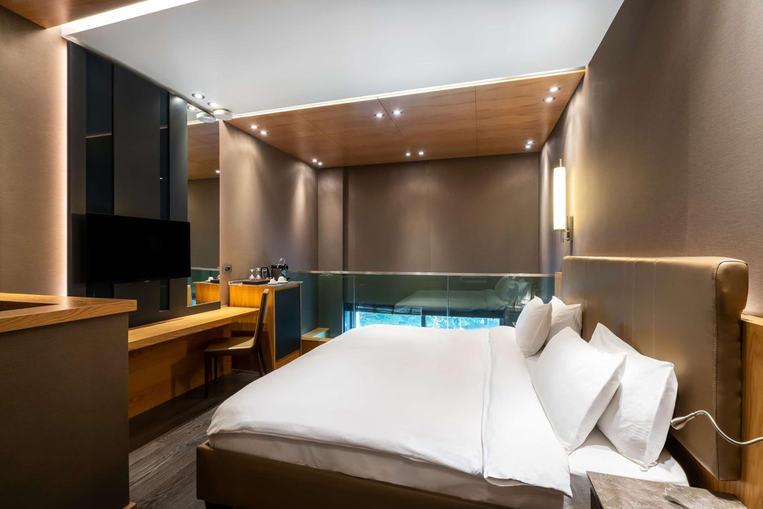 Loft Suite with Jacuzzi photo 1