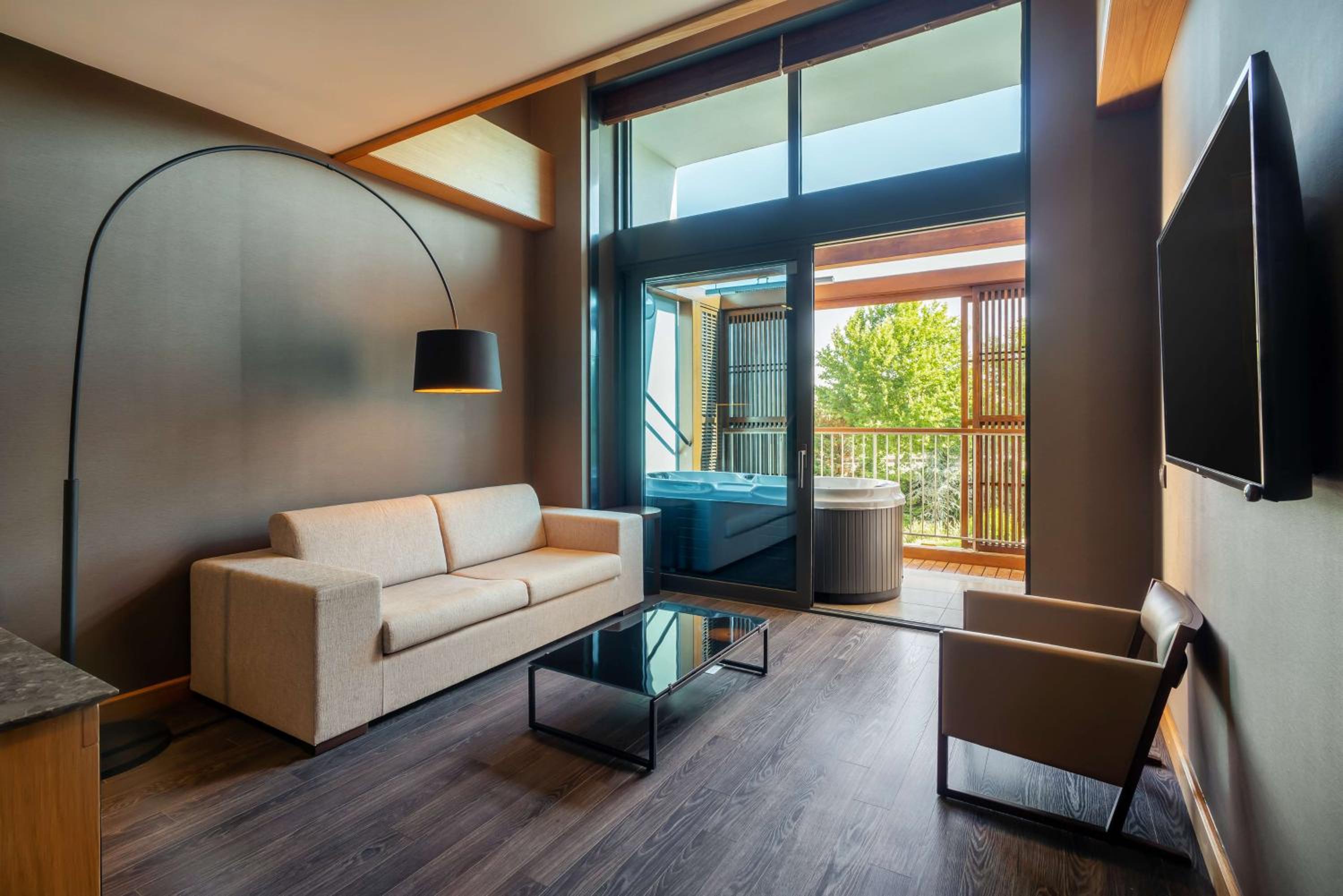 Loft Suite with Jacuzzi photo 2