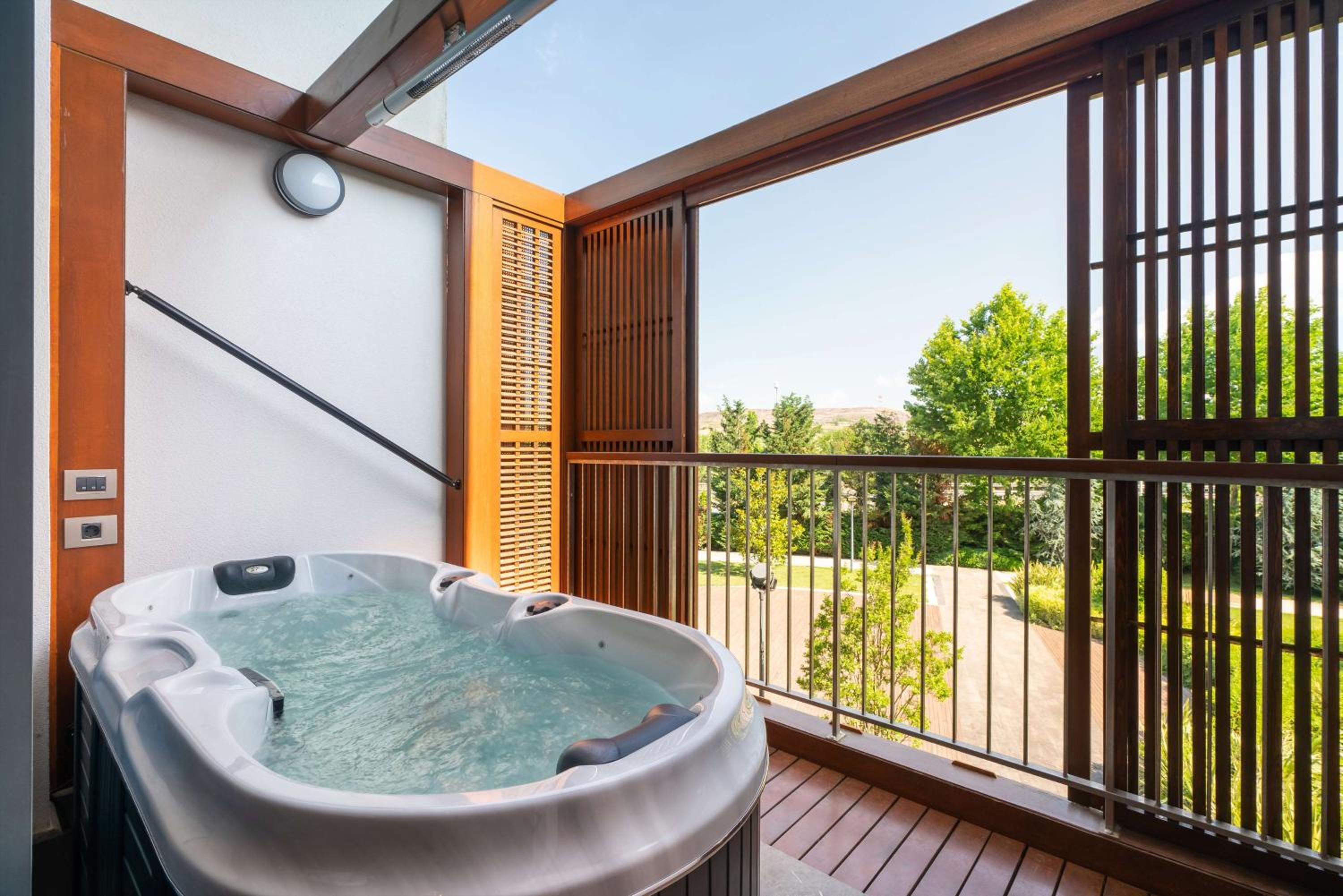 Loft Suite with Jacuzzi photo 3