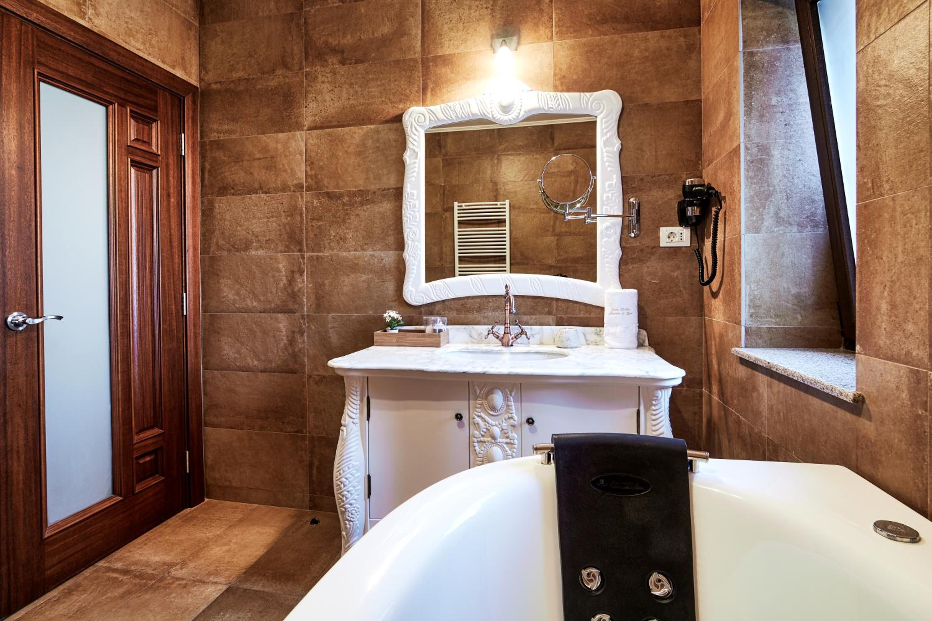 Deluxe Double Room with Bath photo 2