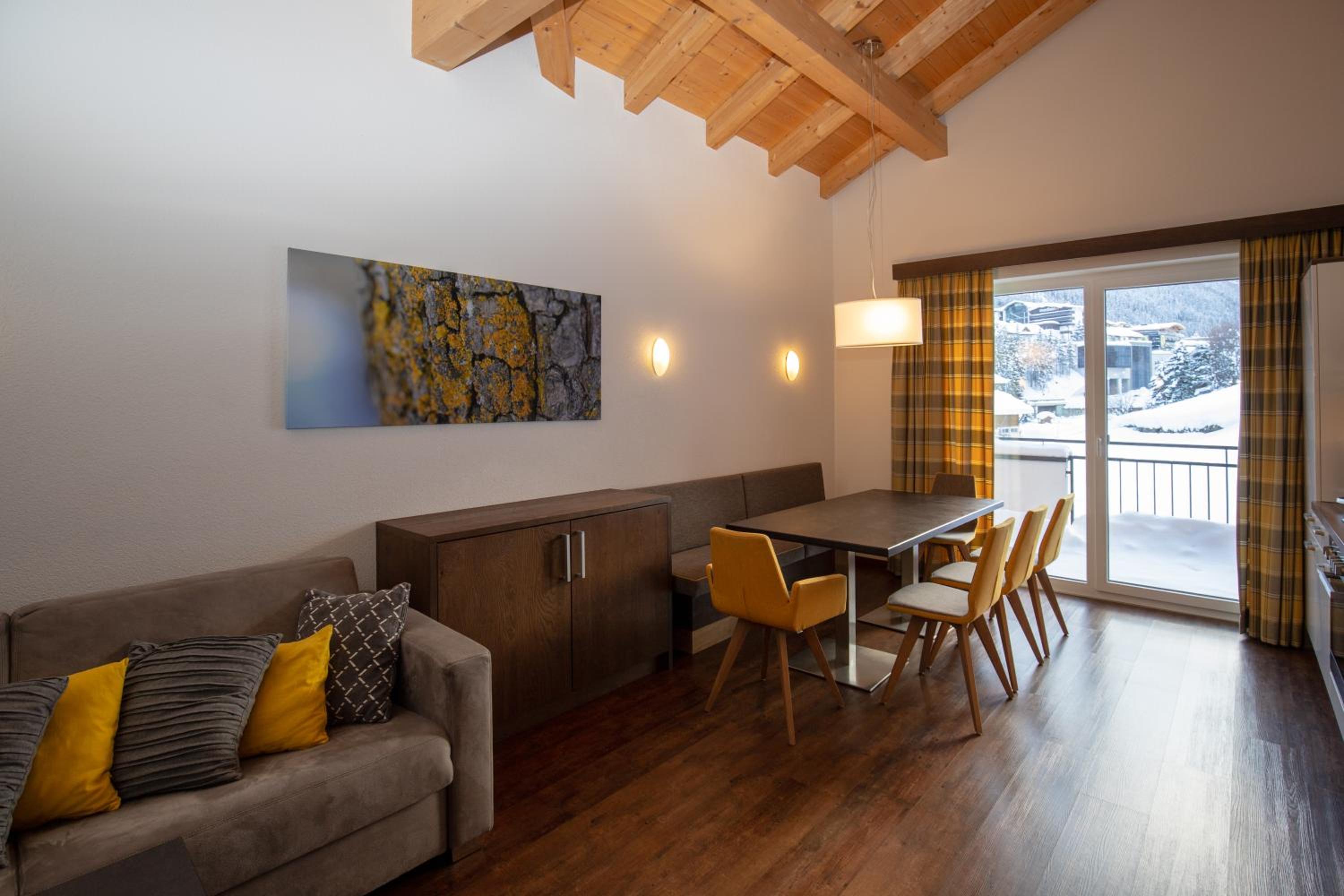Two-Bedroom Apartment with Balcony photo 1