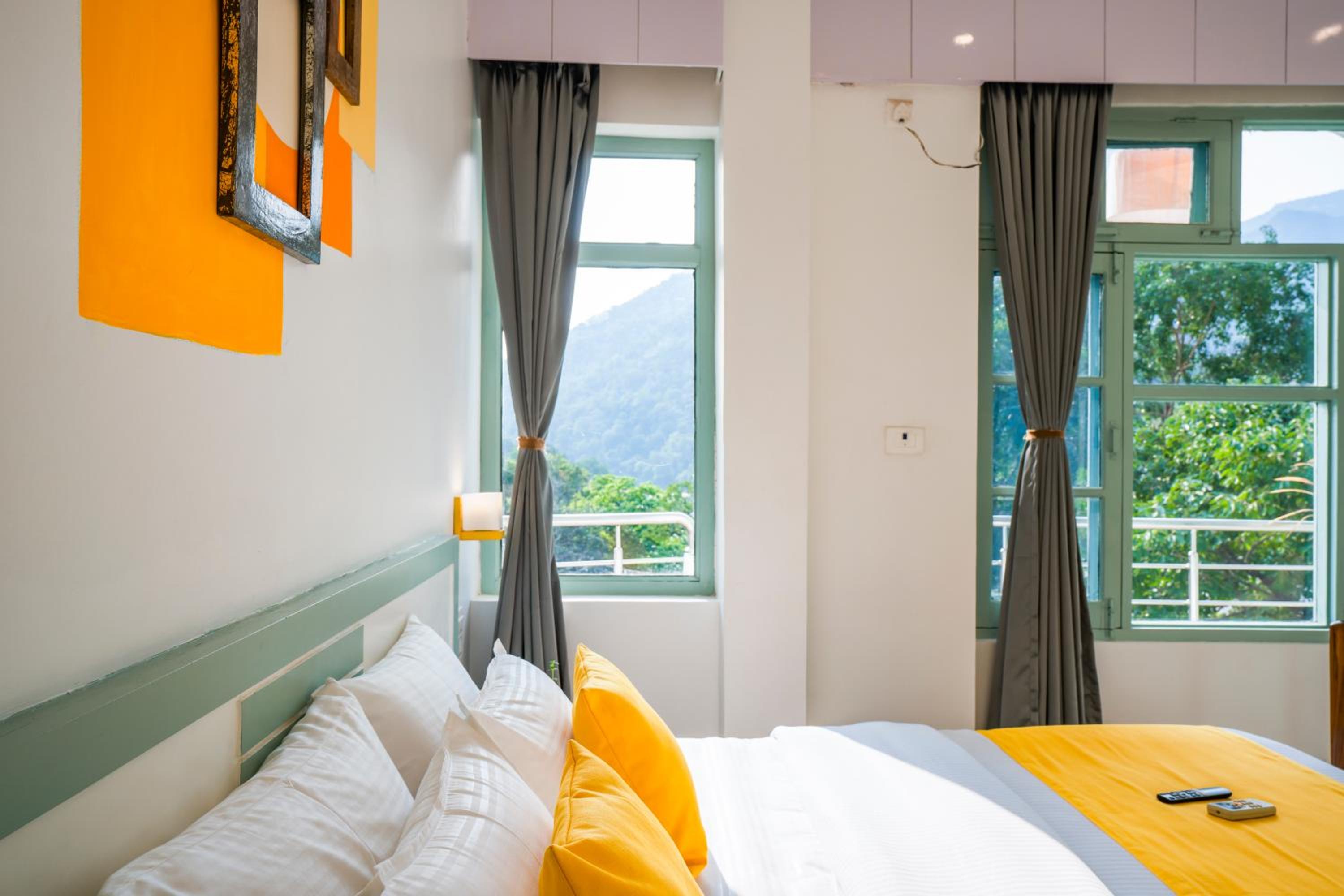 Deluxe Double Room with Balcony photo 2