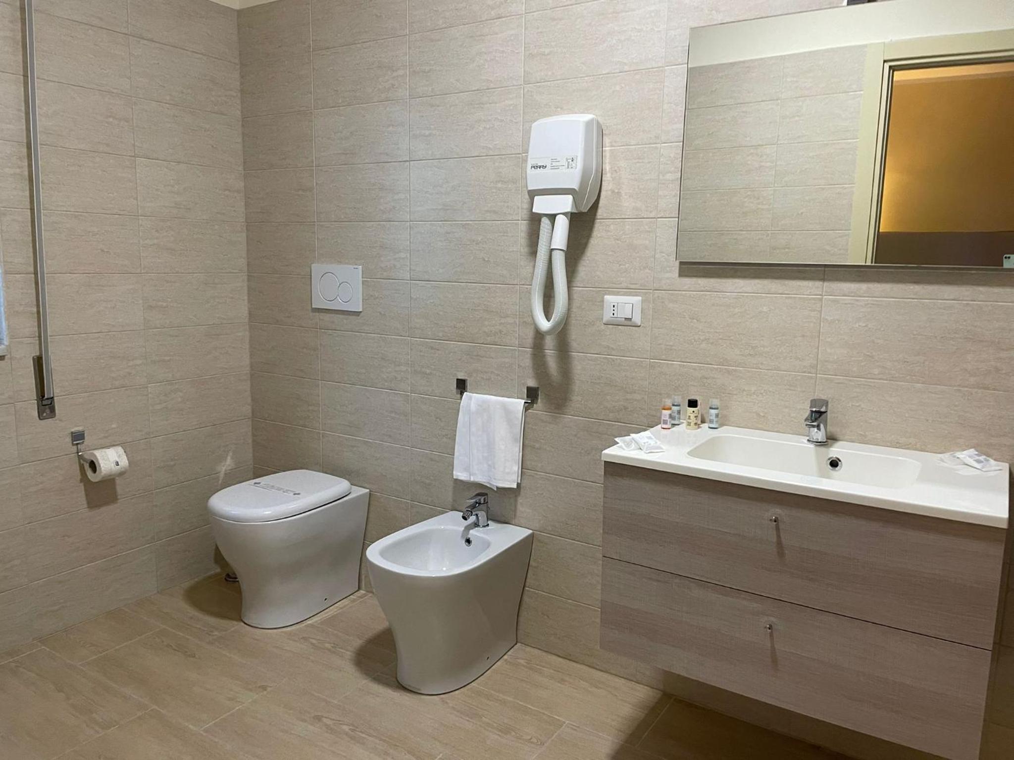 Double Room - Photo 2