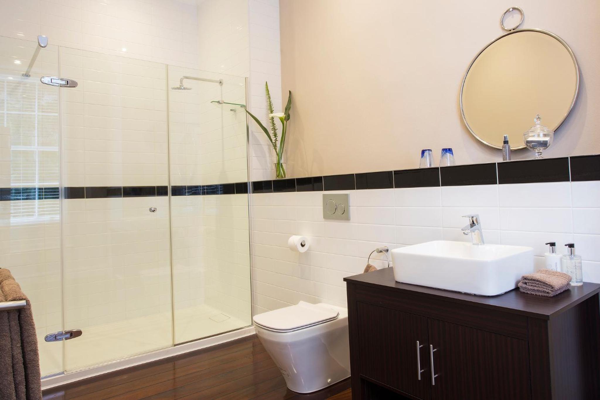 Contemporary Room - Photo 3