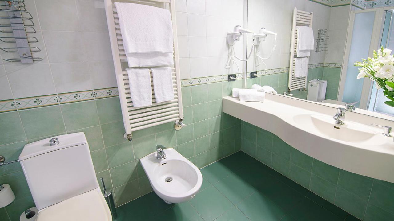 Budget Double Room photo 2