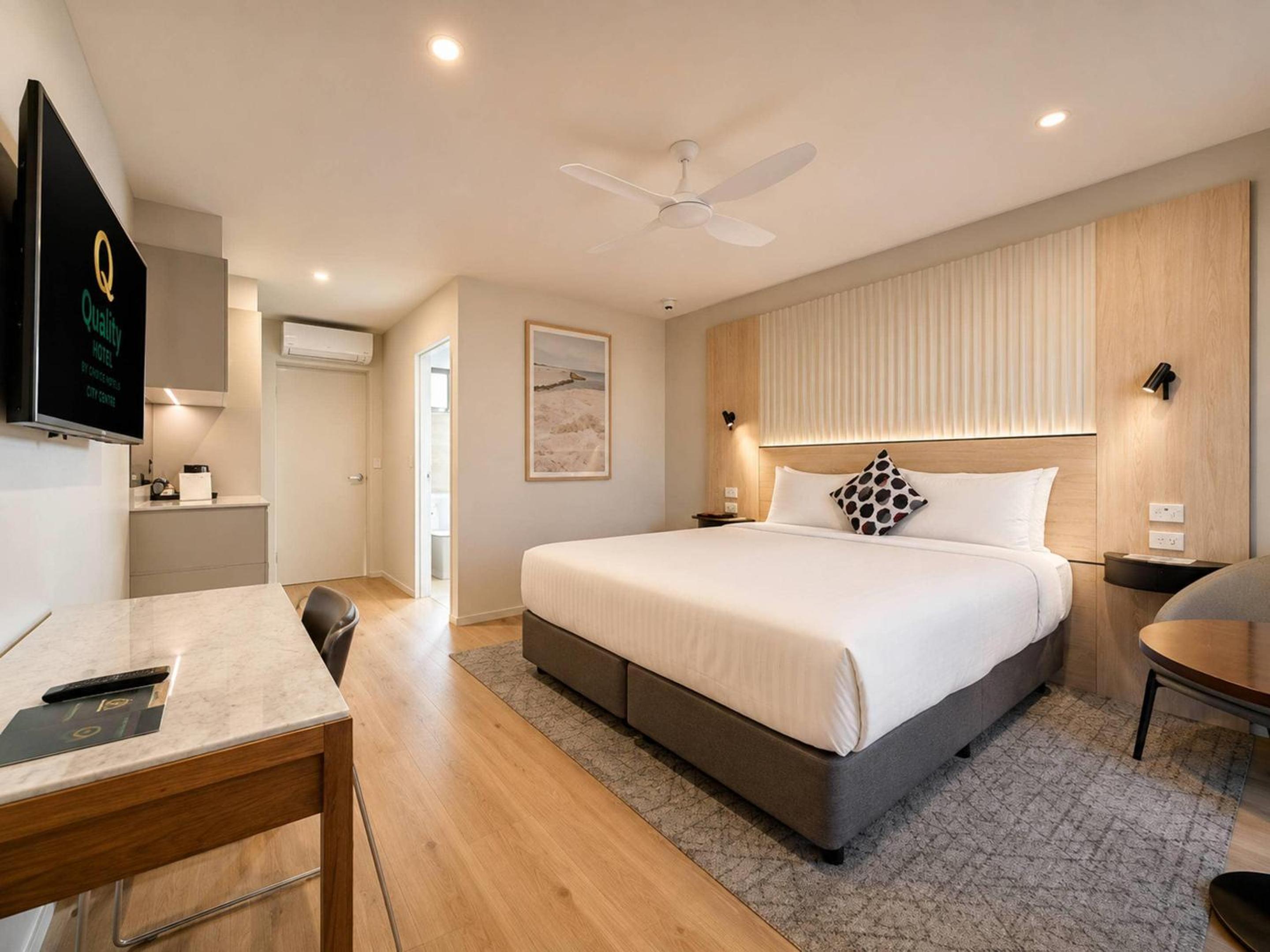Premier Queen Room