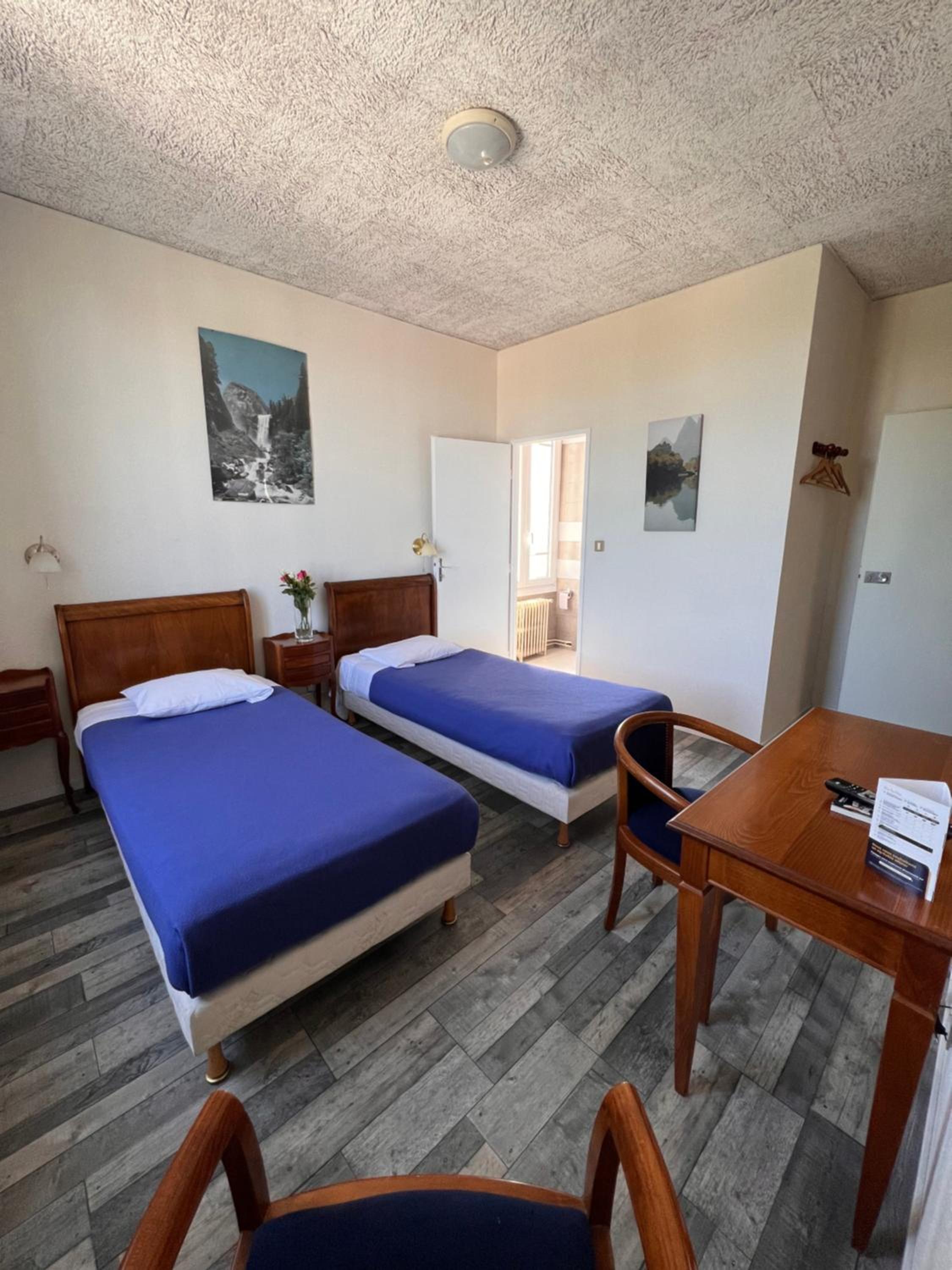 Twin Room - Photo 2