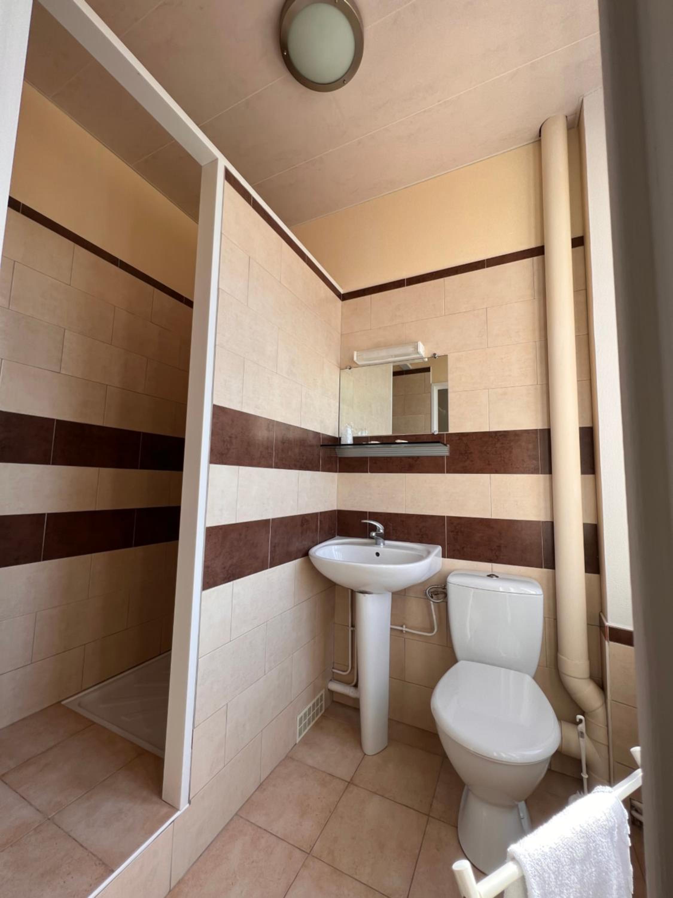Double Room - Photo 8