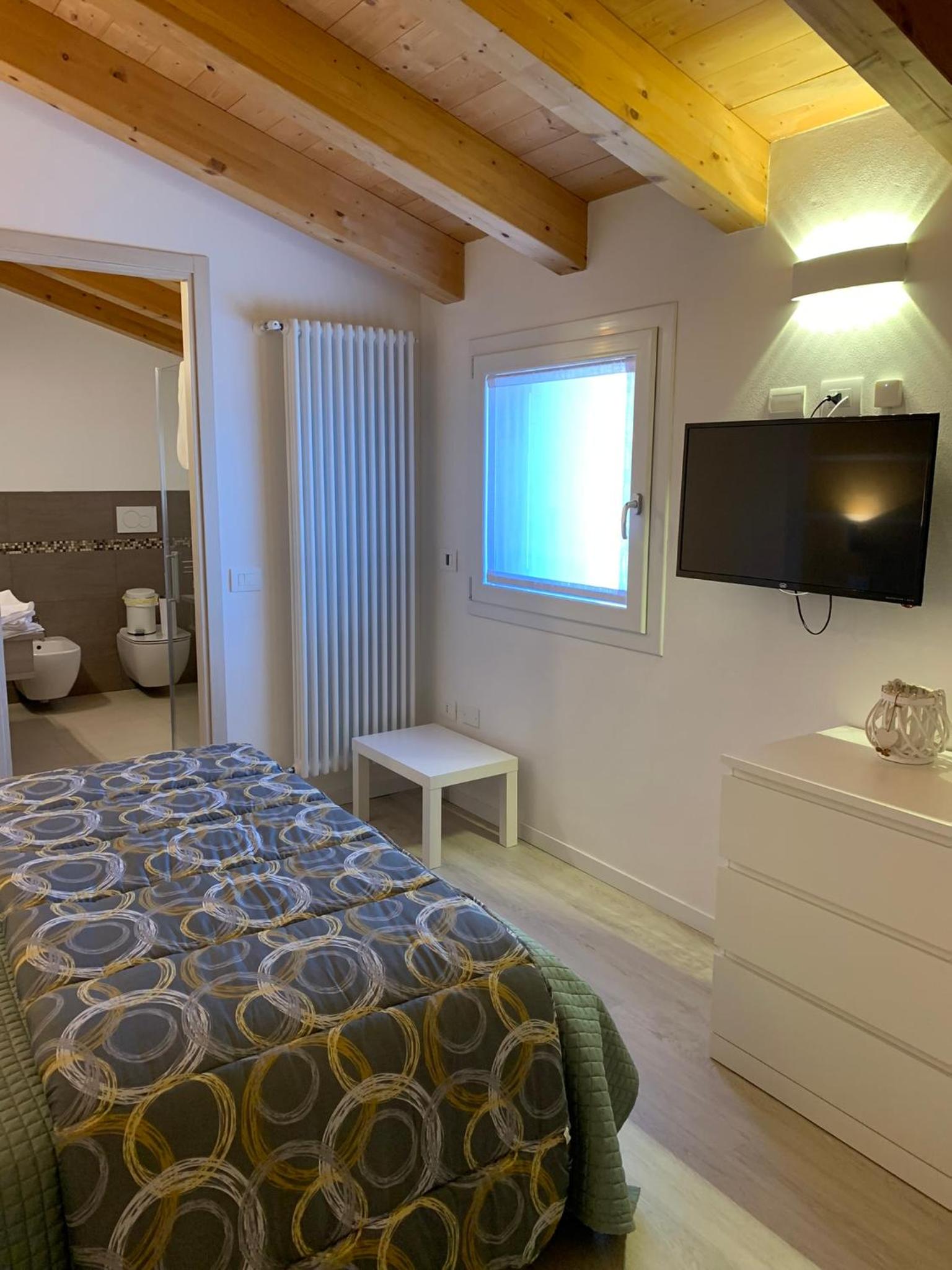 Deluxe Double Room (2 Adults + 1 Child) photo 3