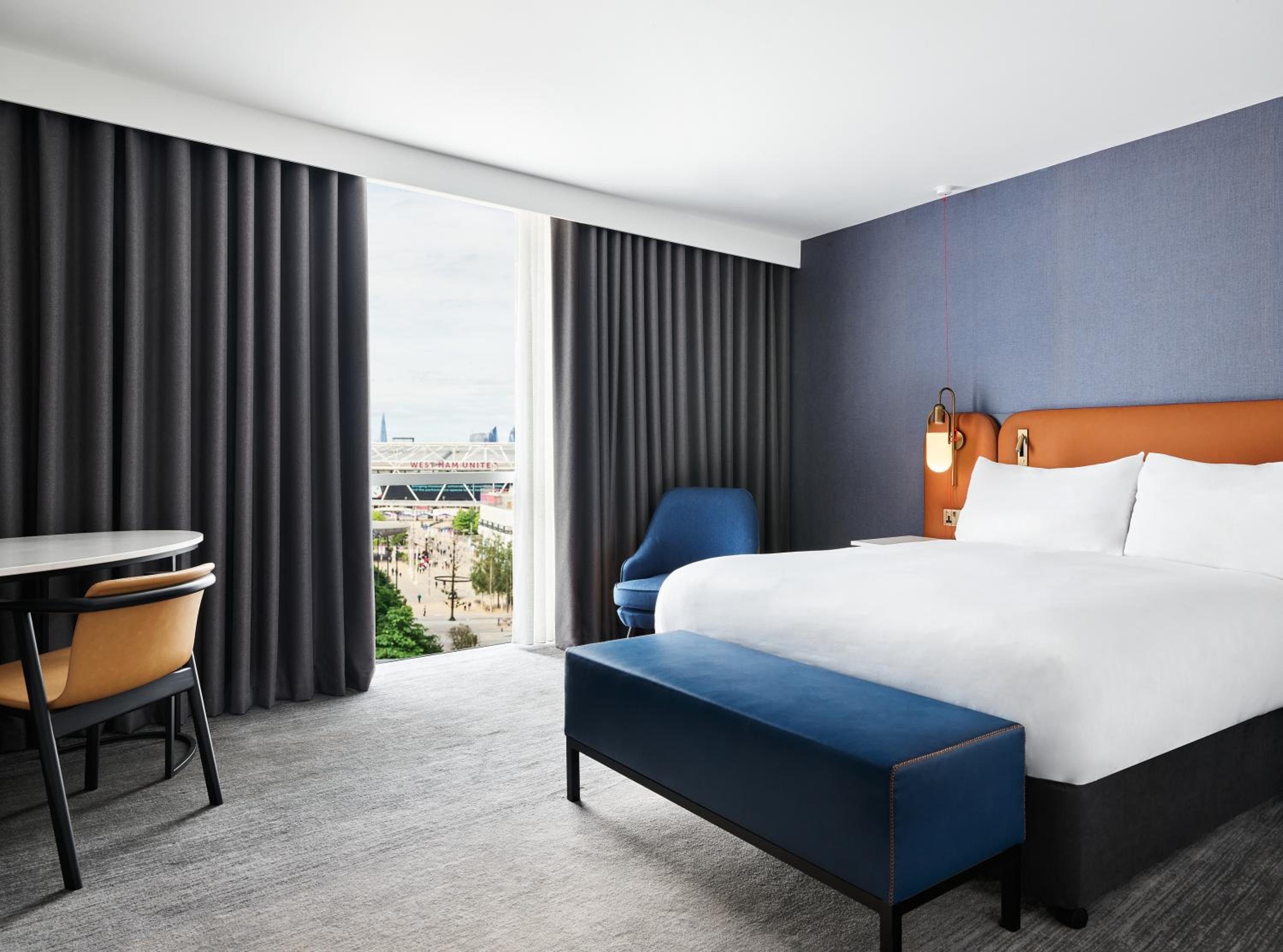 Deluxe King Room with Olympic Park View thumbnail 6