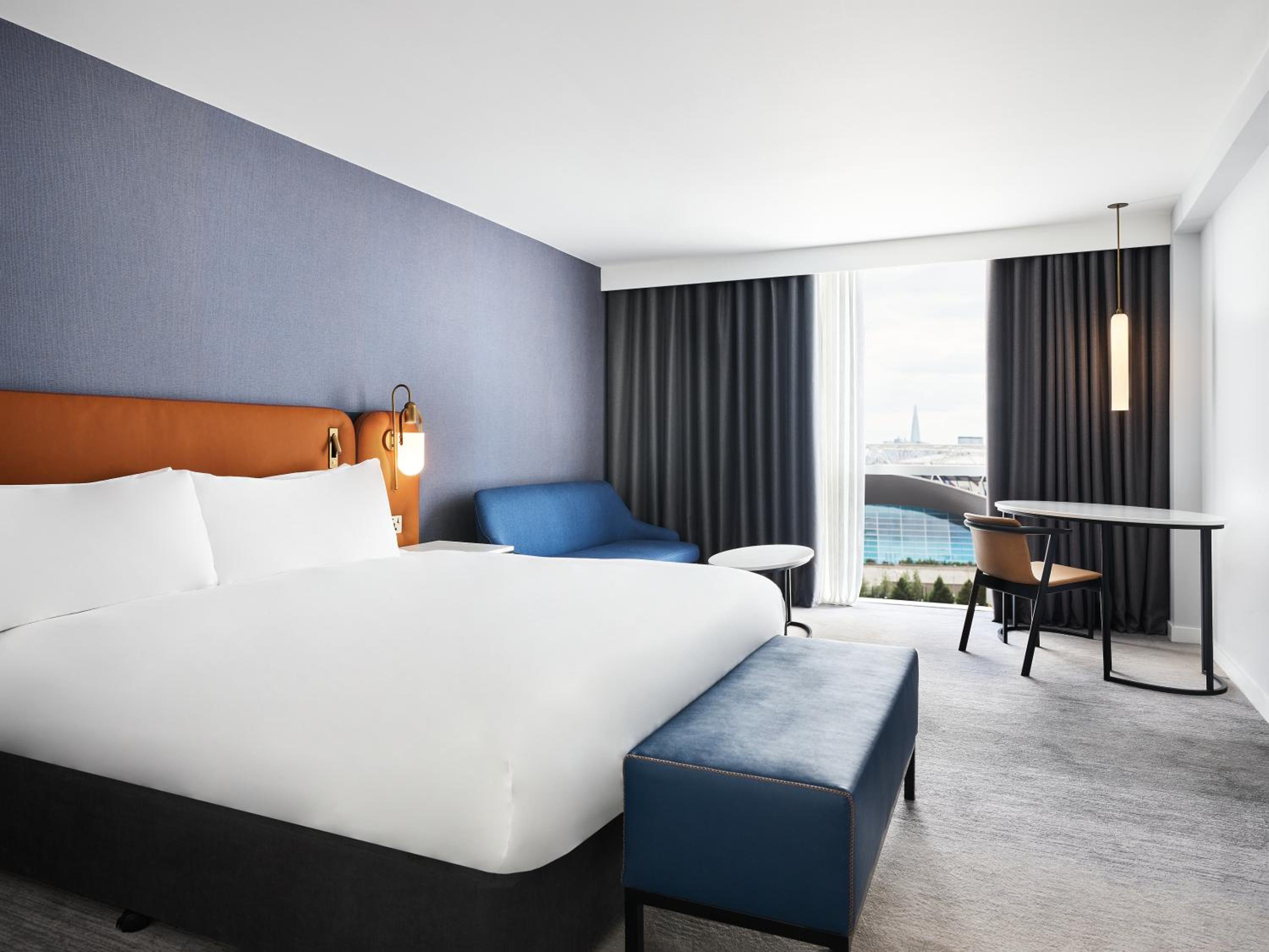 Deluxe King Room with Sofa Bed thumbnail 6