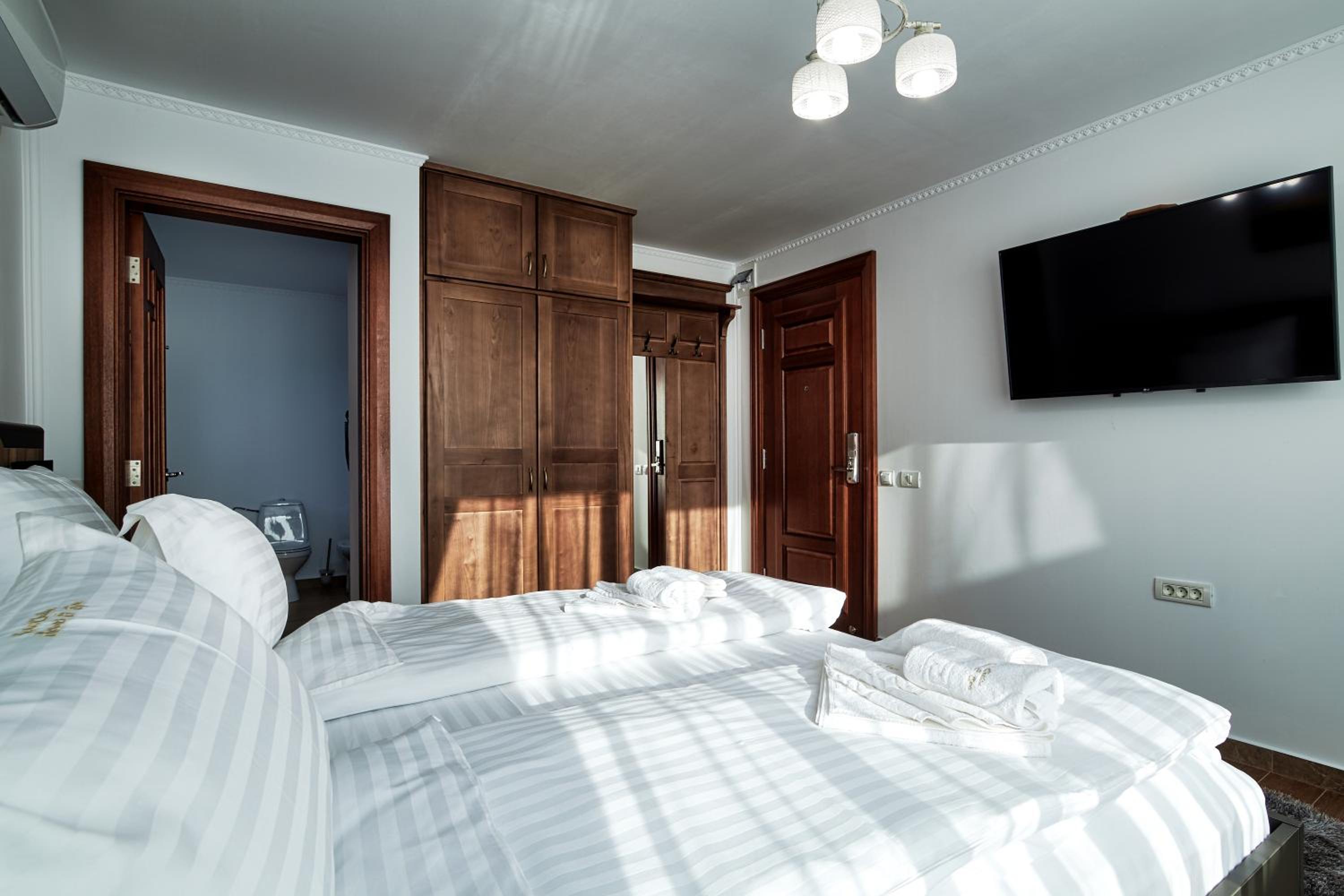 Deluxe Double Room with Bath photo 1