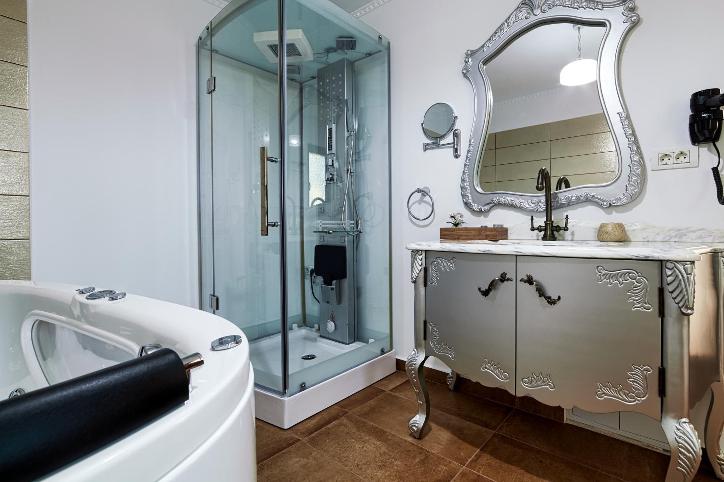 Deluxe Double Room with Bath photo 2