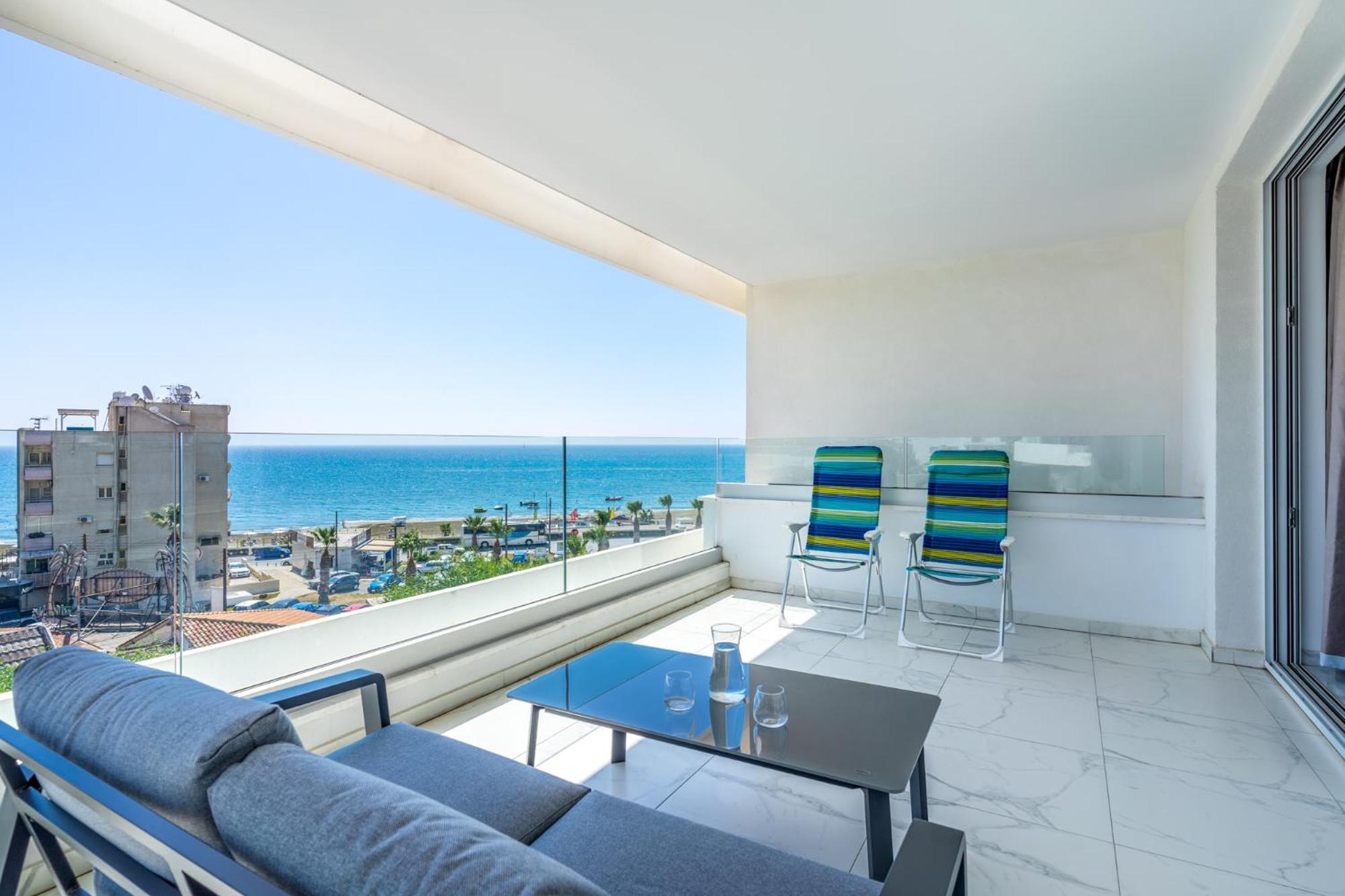 Apartment with Pool View  photo 2