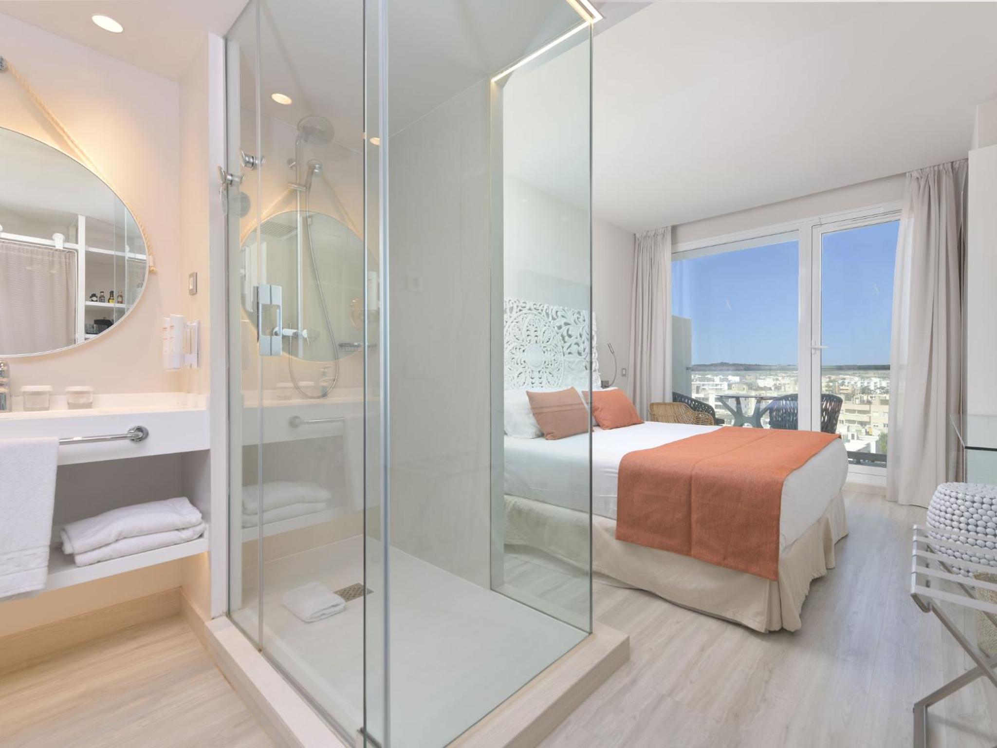 Double or Twin Room with lateral Sea View Make It Happen - Photo 4