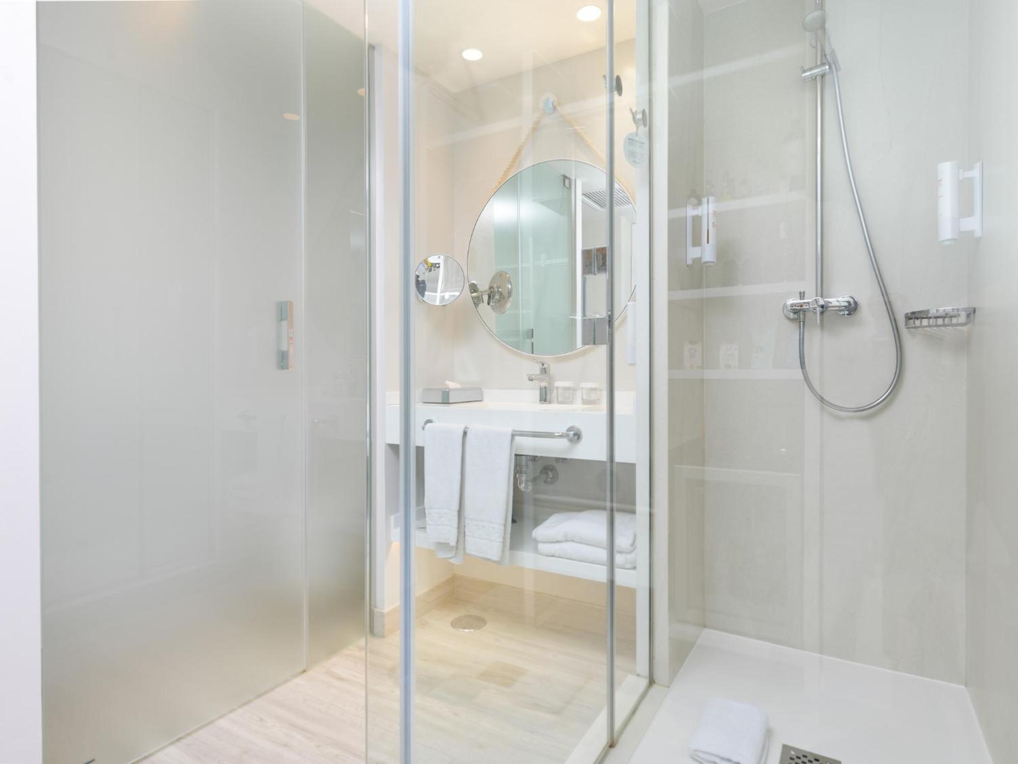 Double or Twin Room with lateral Sea View Make It Happen - Photo 5