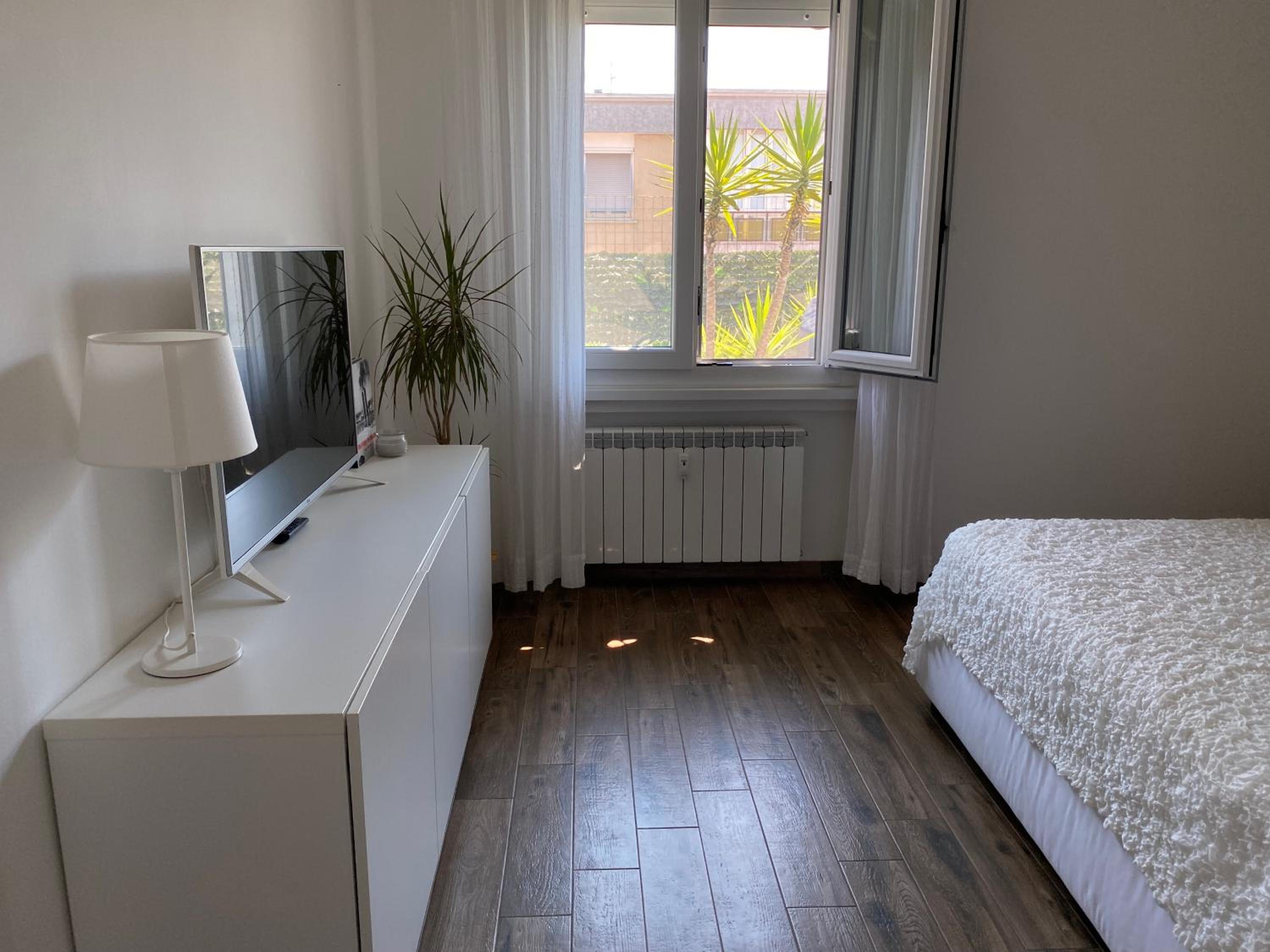 One-Bedroom Apartment - City View