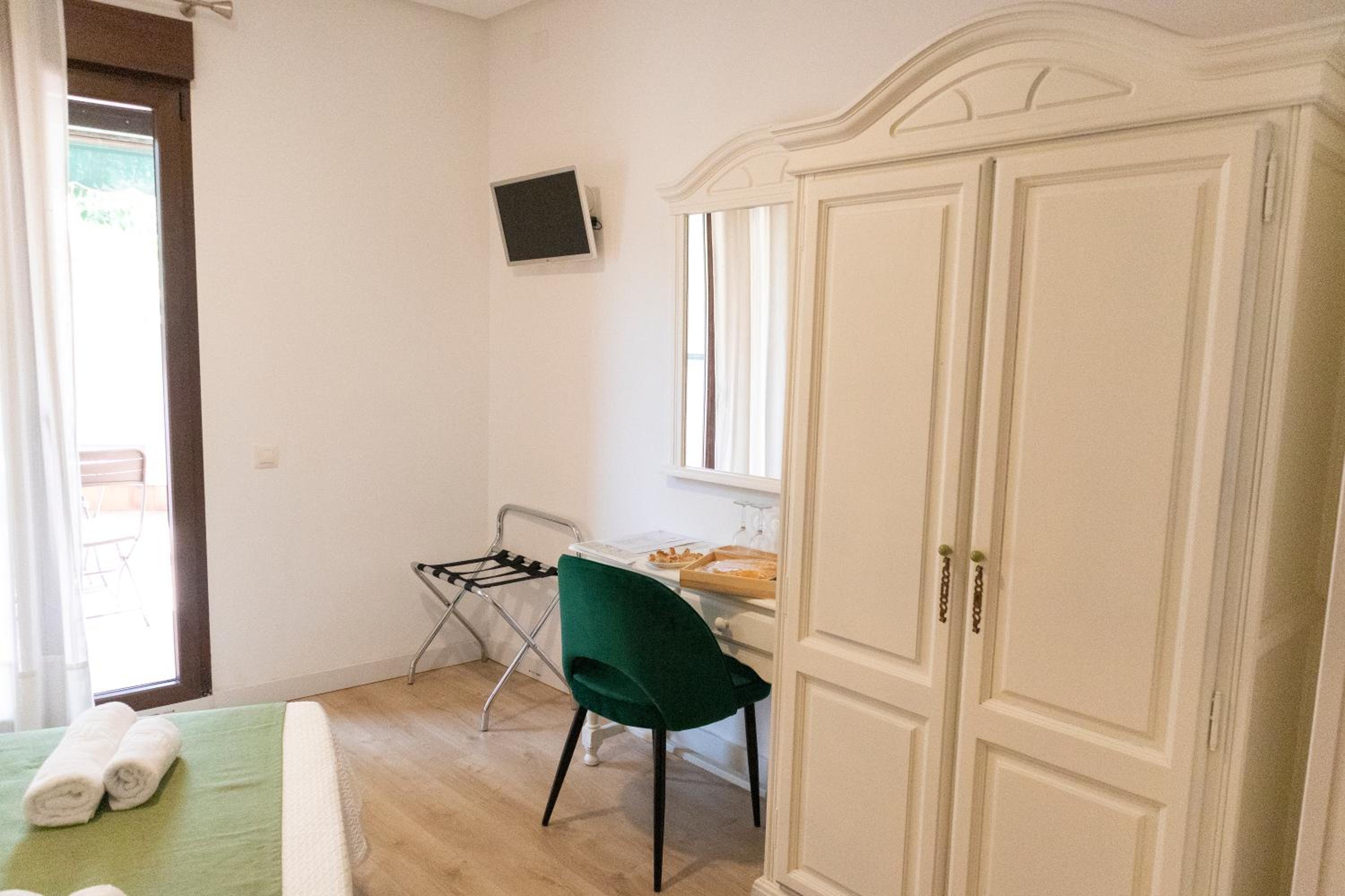 Double Room with Terrace - Photo 6