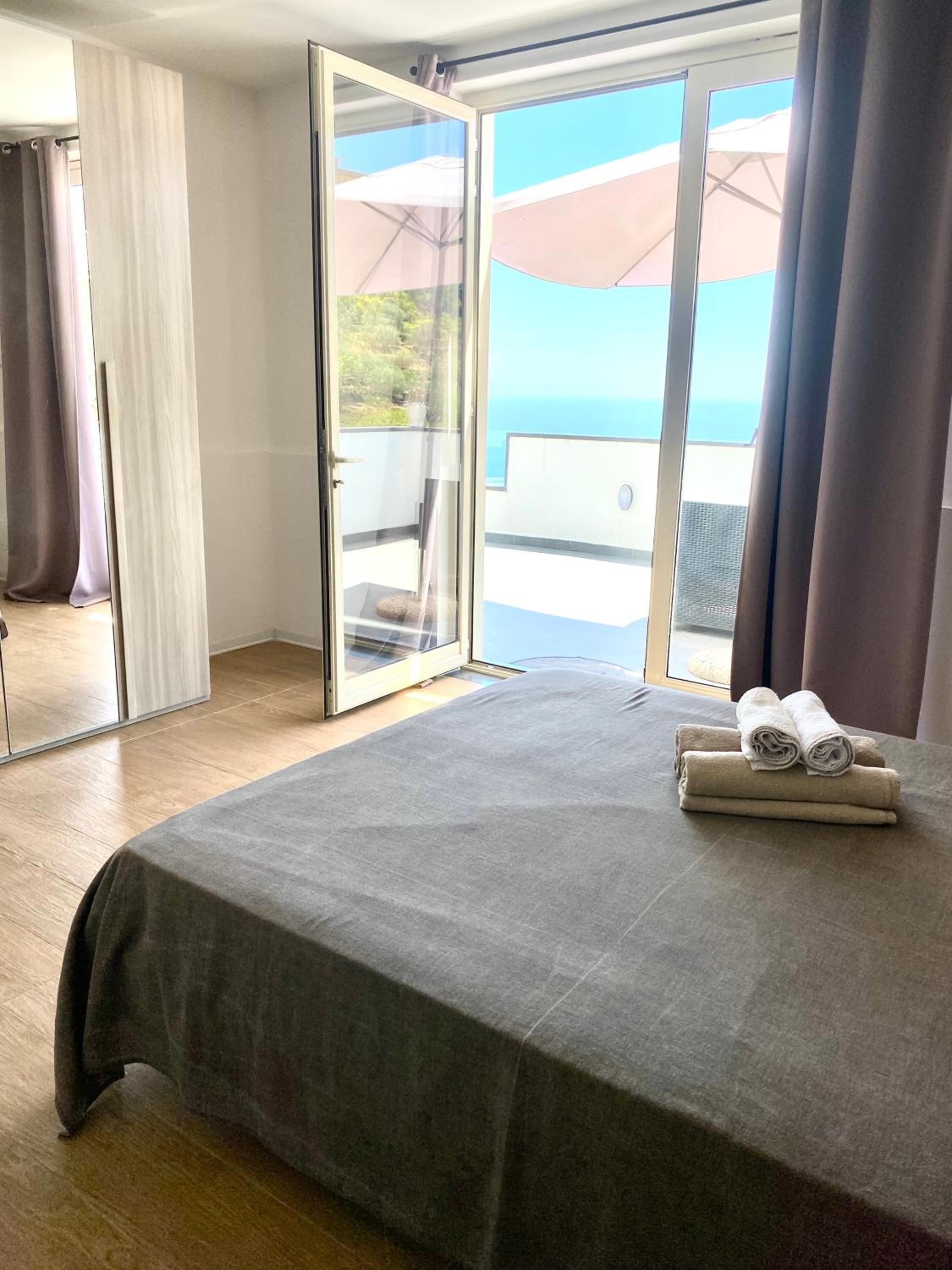 Double or Twin Room with Sea View - Photo 7