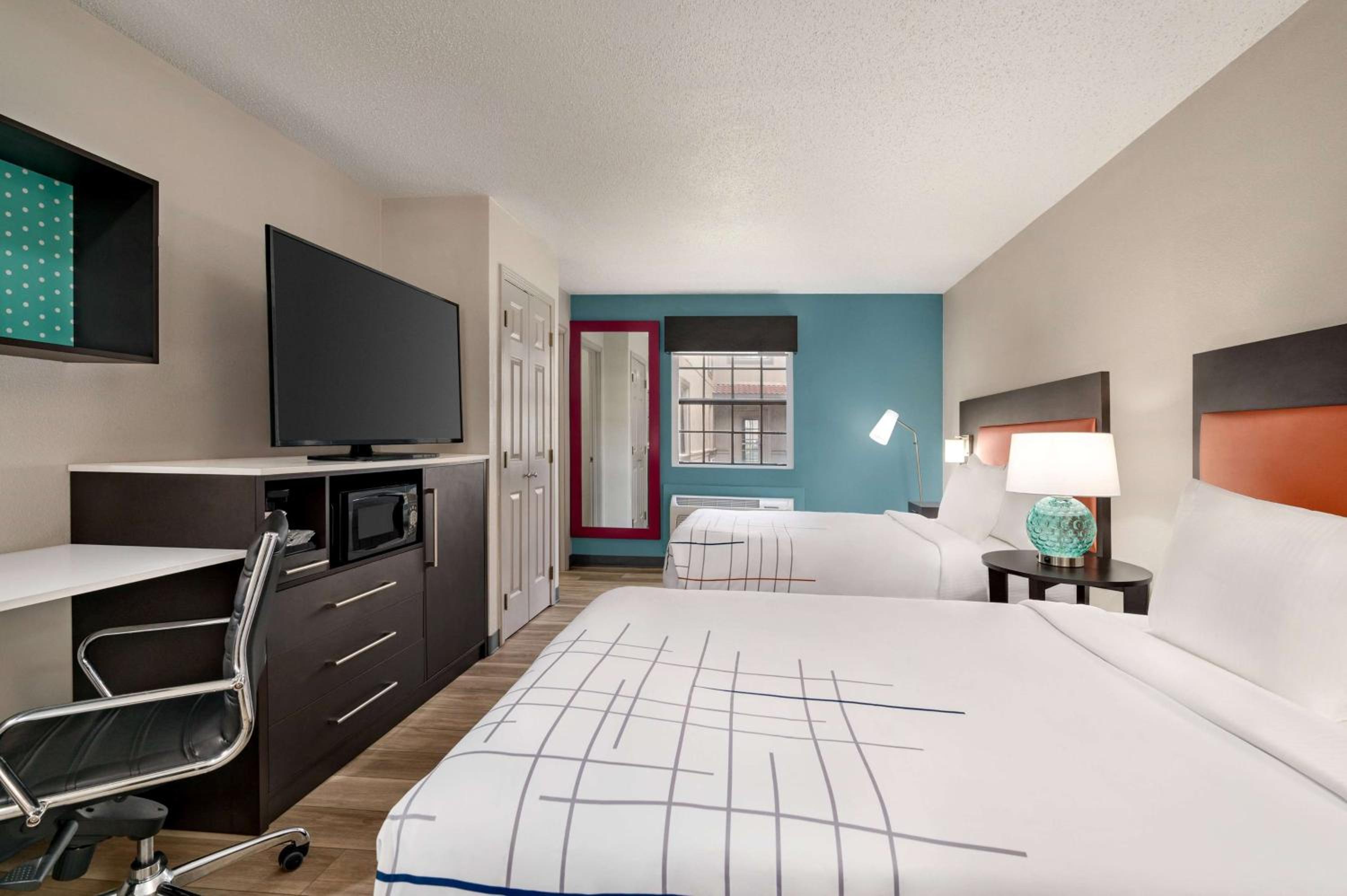 Deluxe Double with Two Double Beds  - Photo 5