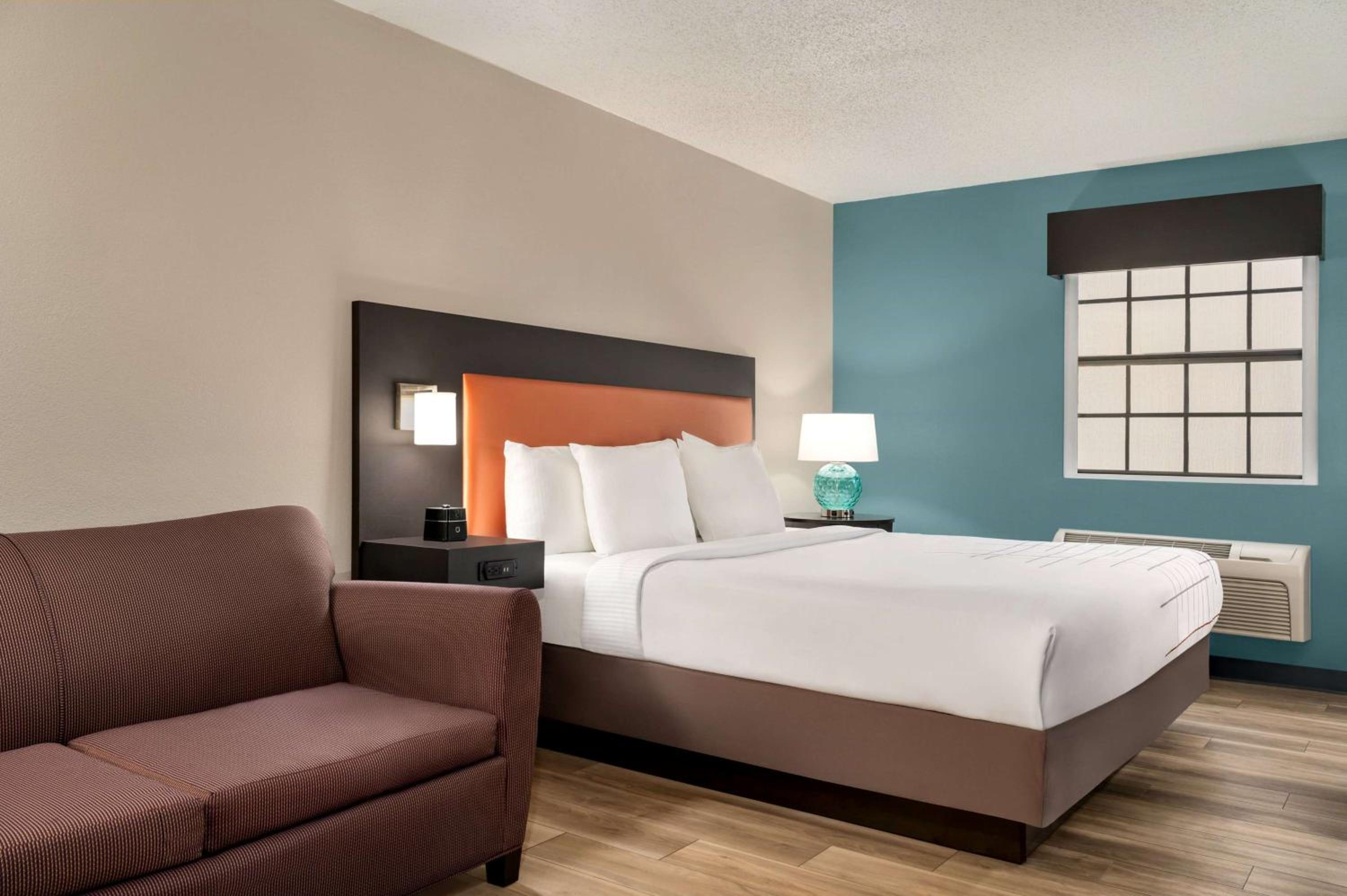 Deluxe King Room - Photo 1
