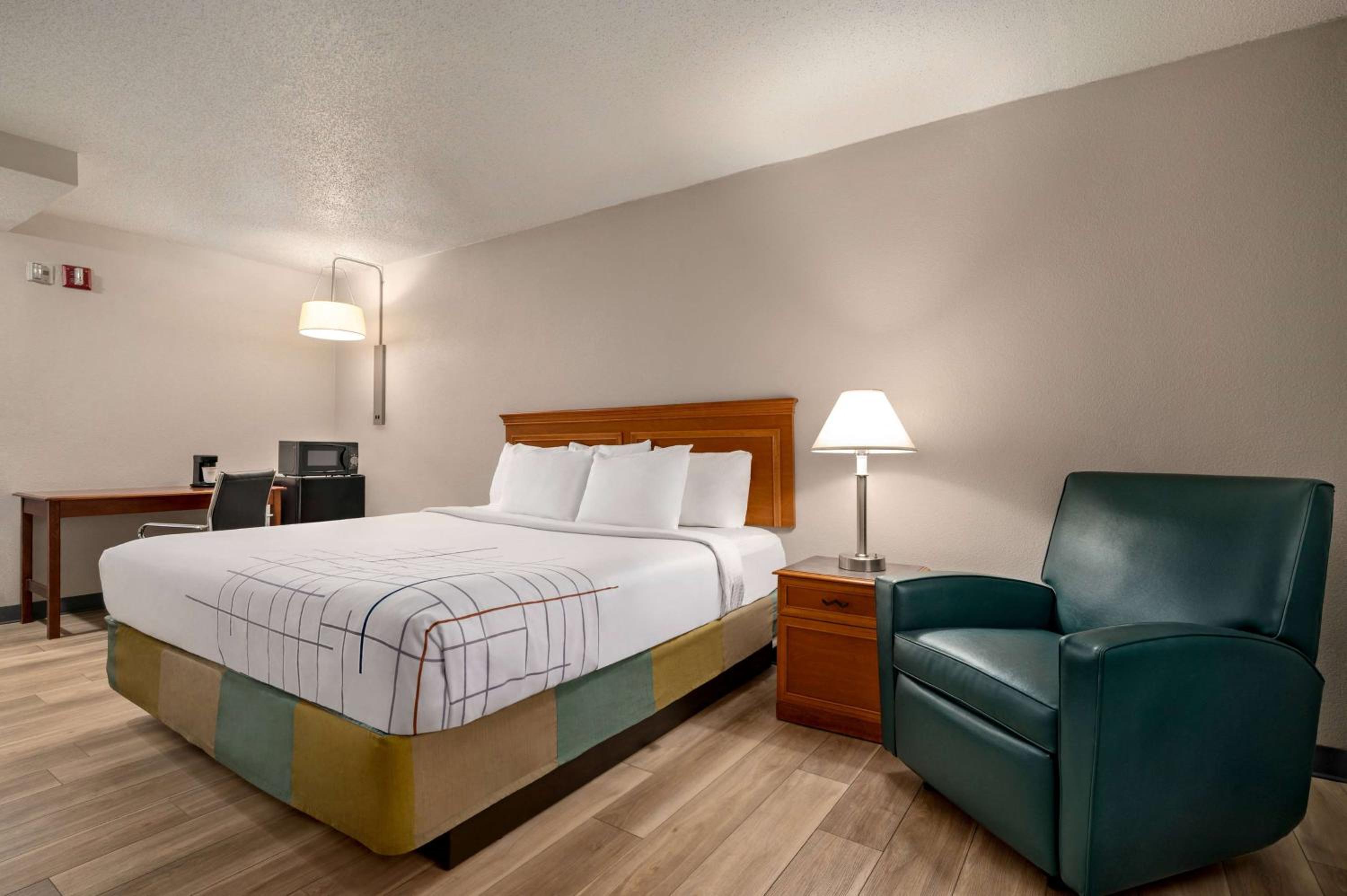 King Room - Disability Access - Photo 9