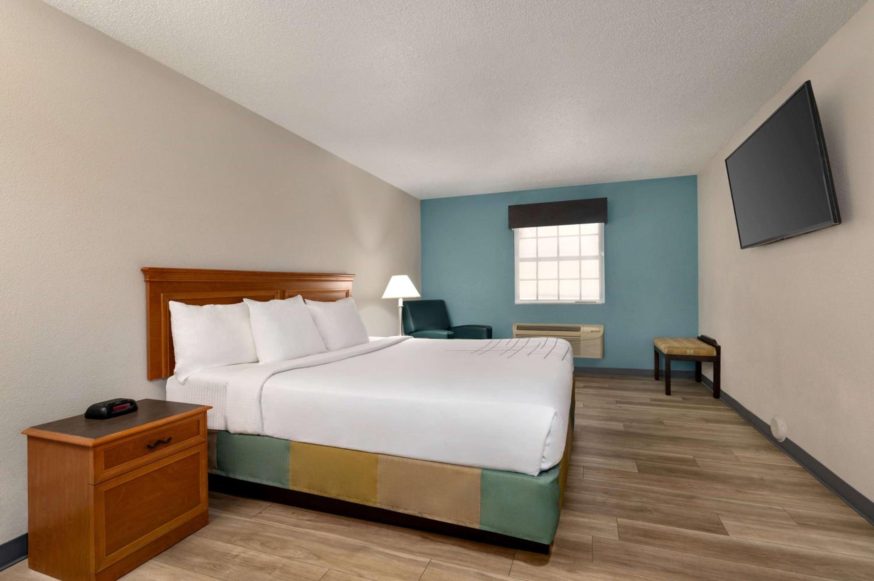King Room - Disability Access - Photo 8