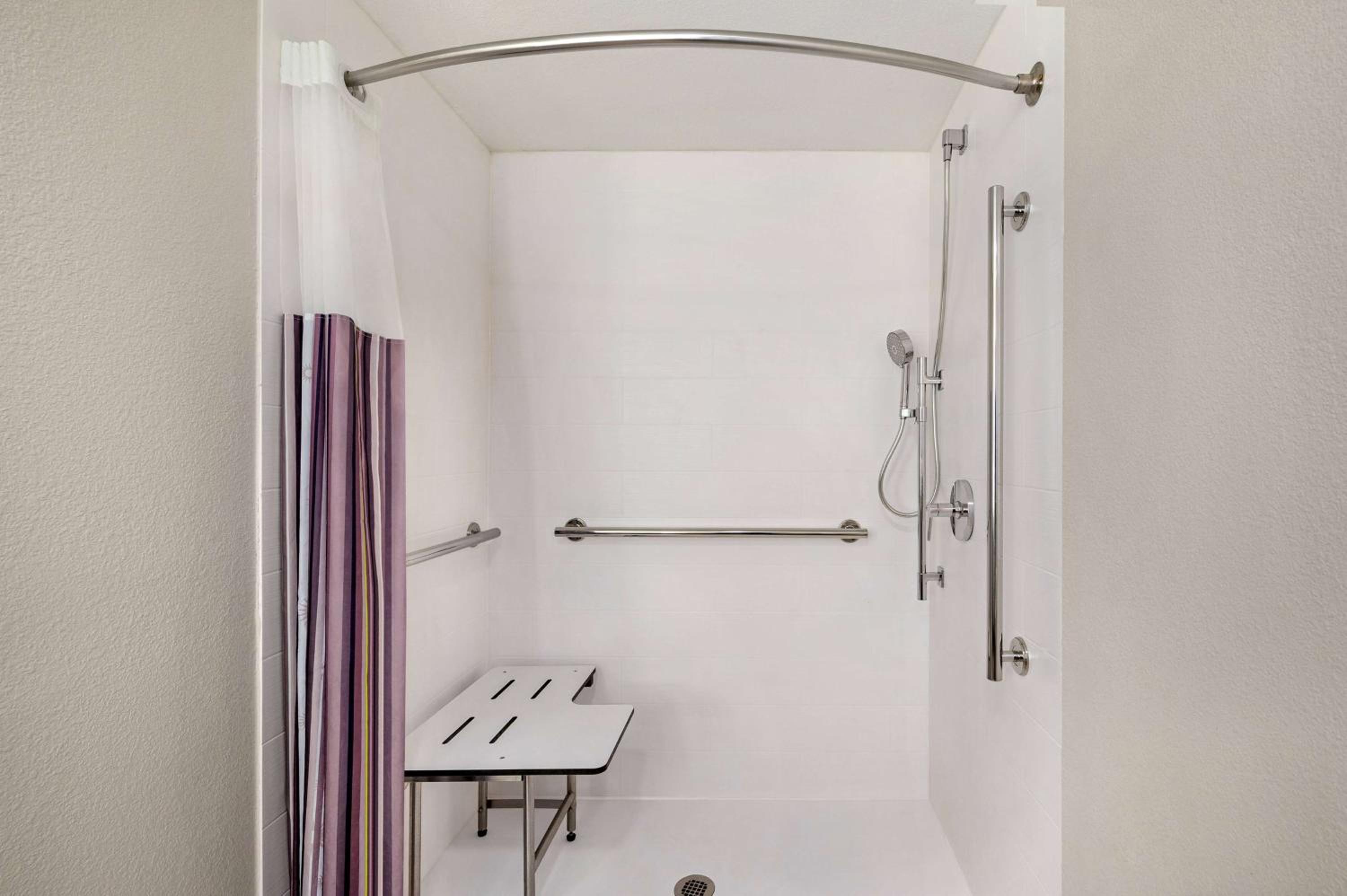 King Room - Disability Access - Photo 7
