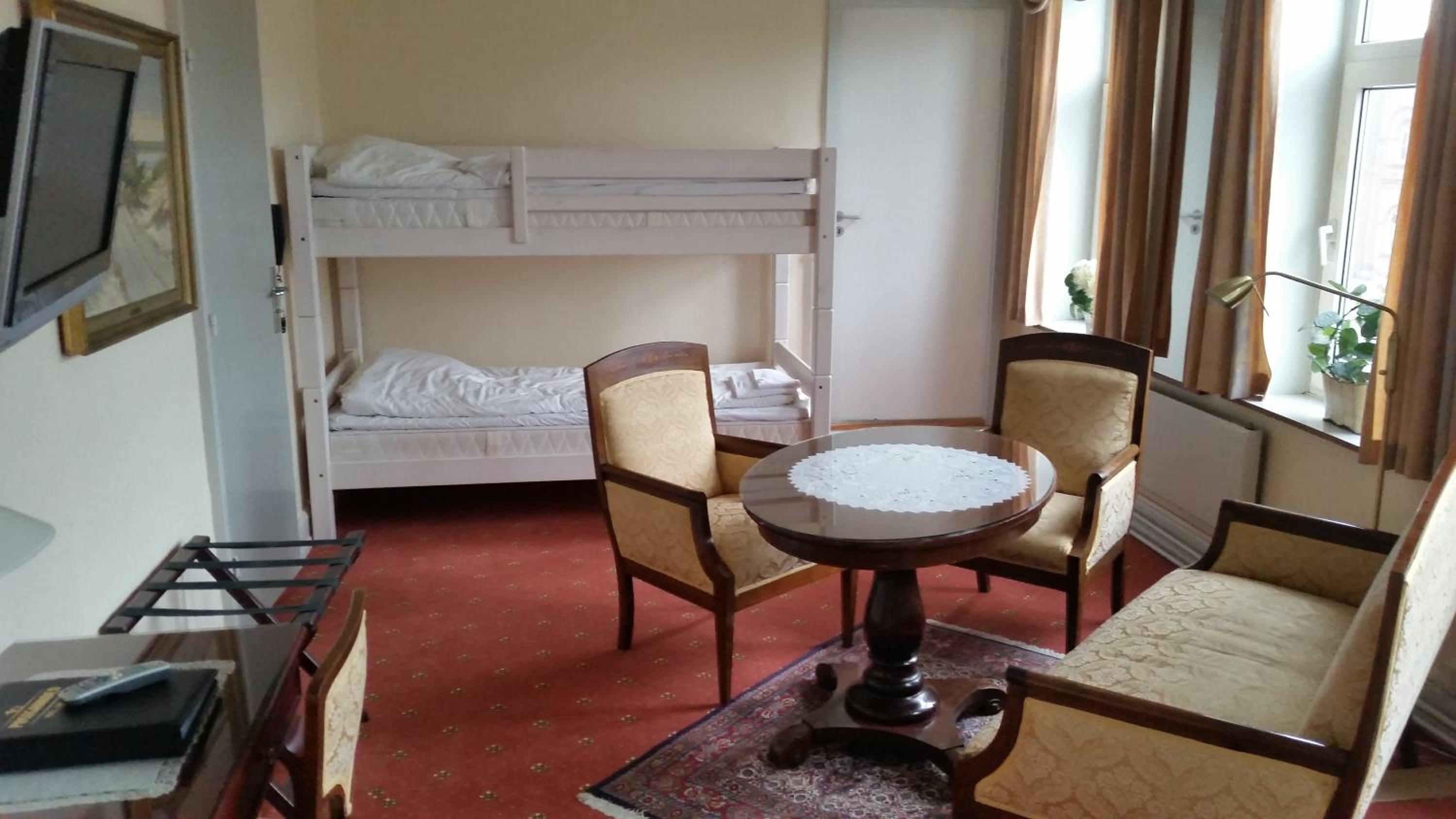 Family Room (4 Adults)