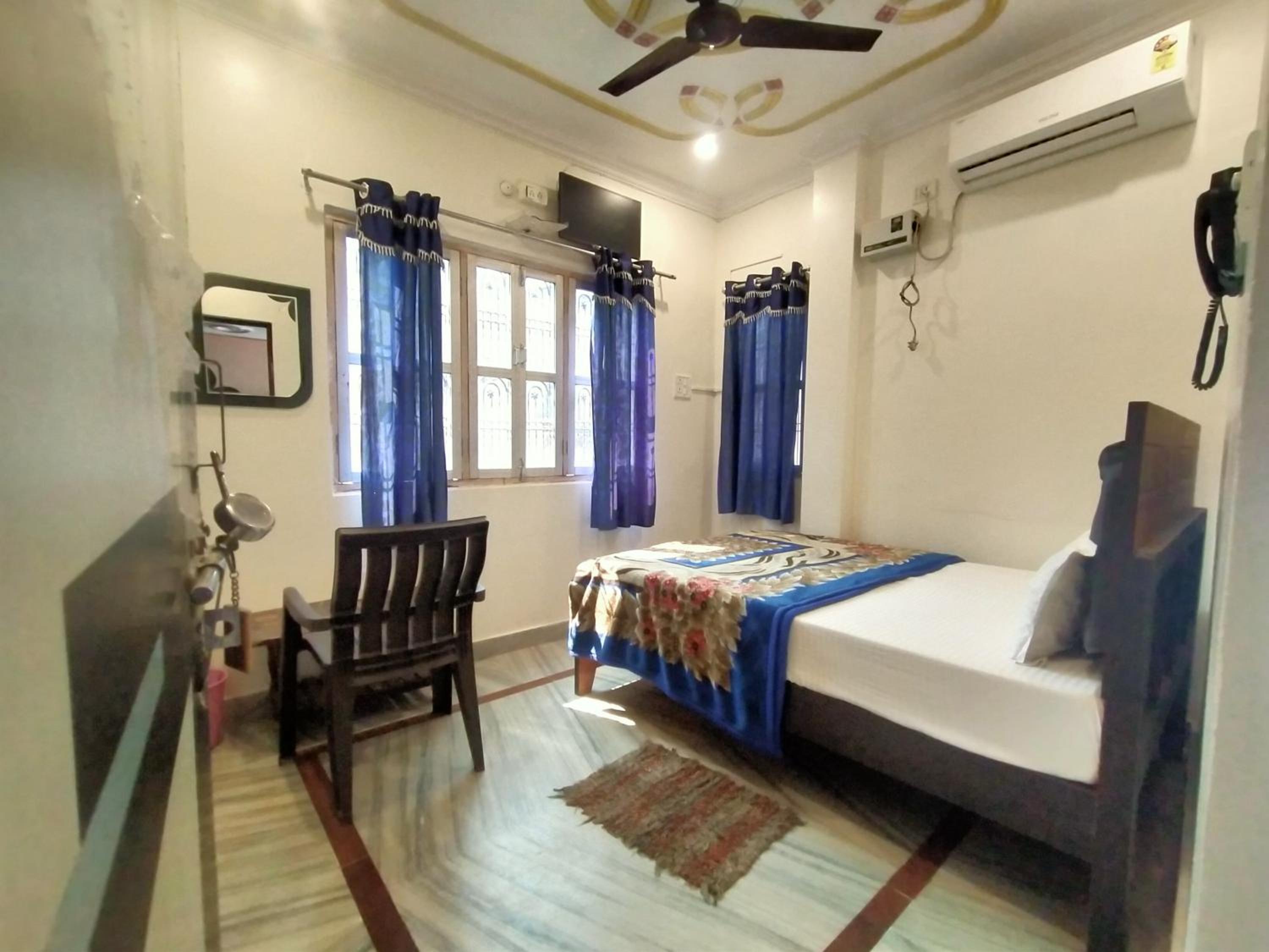Deluxe Double Room - Photo 10