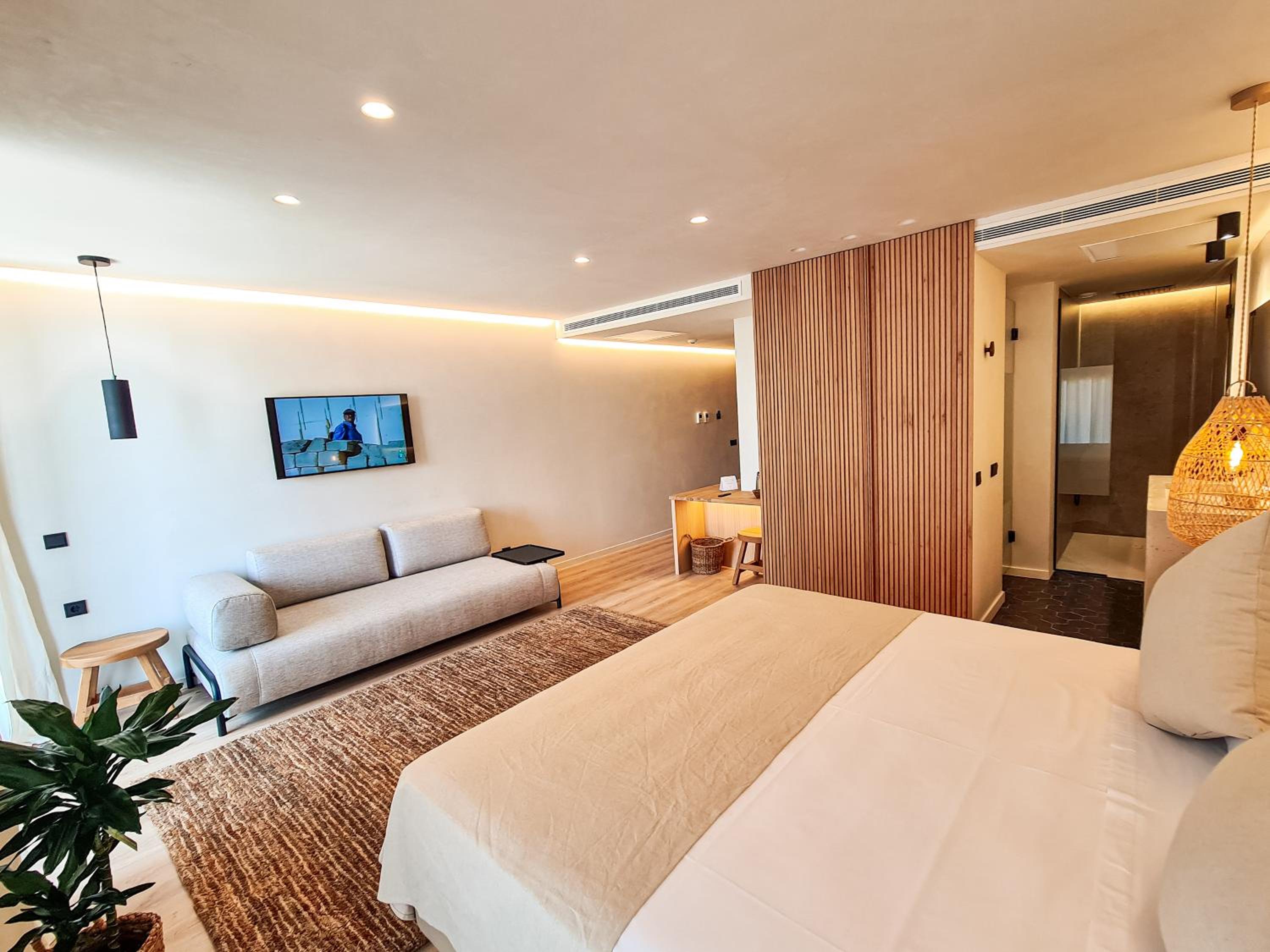 Queen Suite - Photo 7