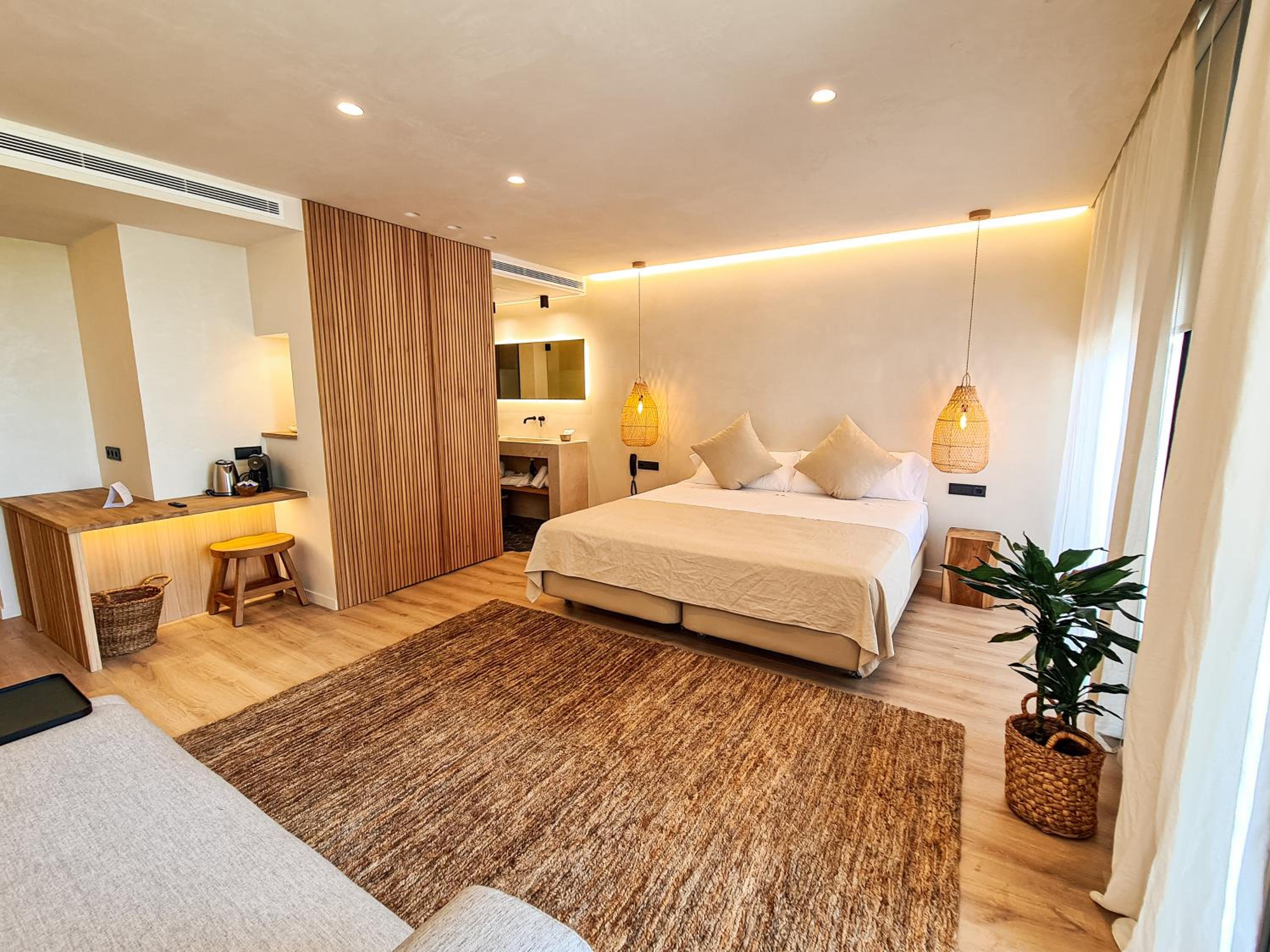 Queen Suite - Photo 6