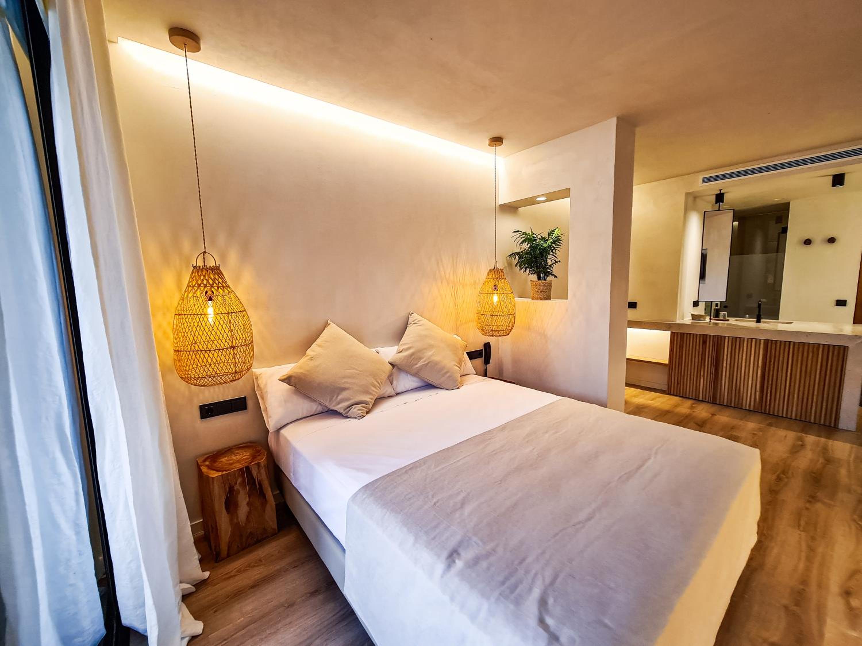 Double or Twin Room - Photo 5