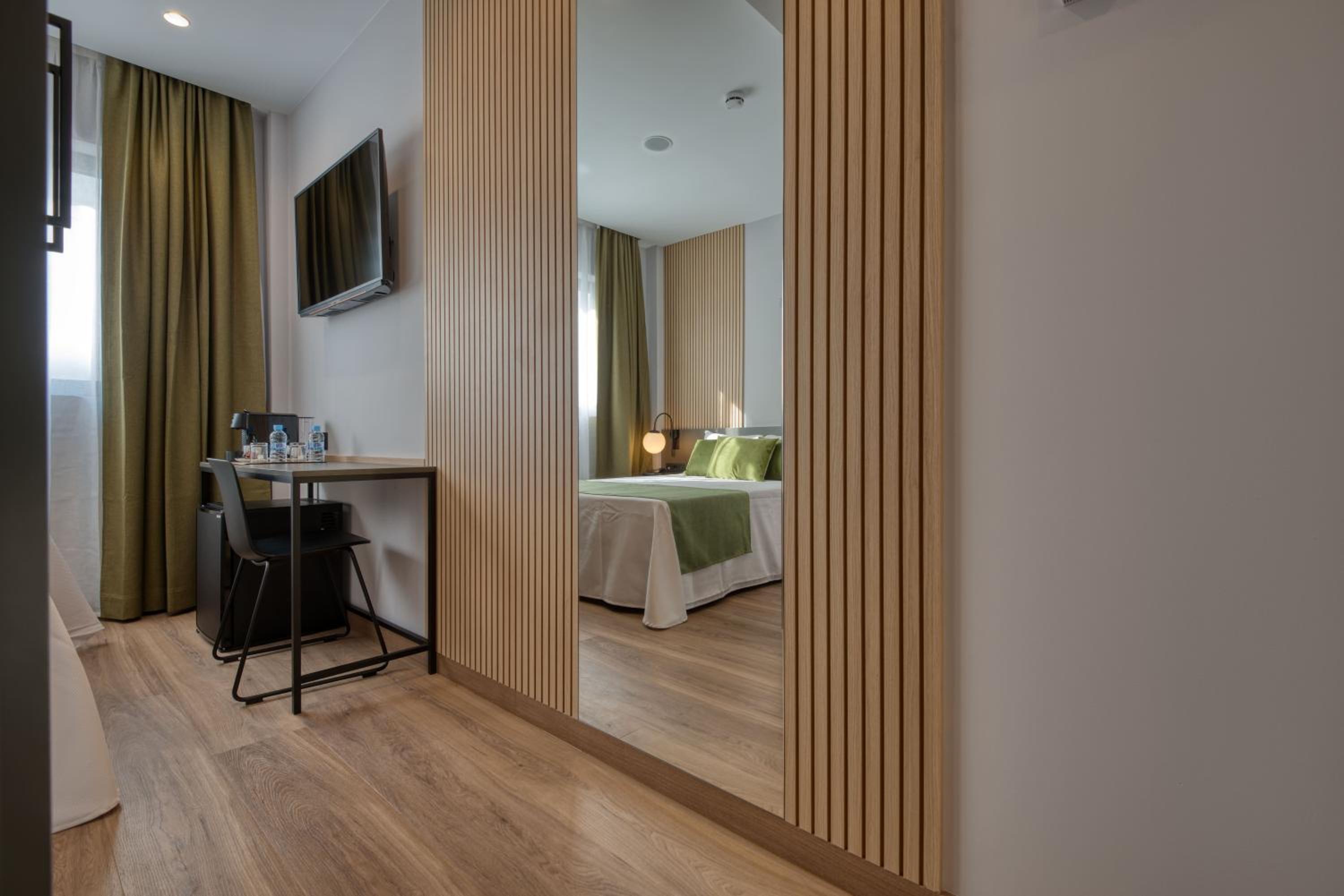 Double Room - Photo 2