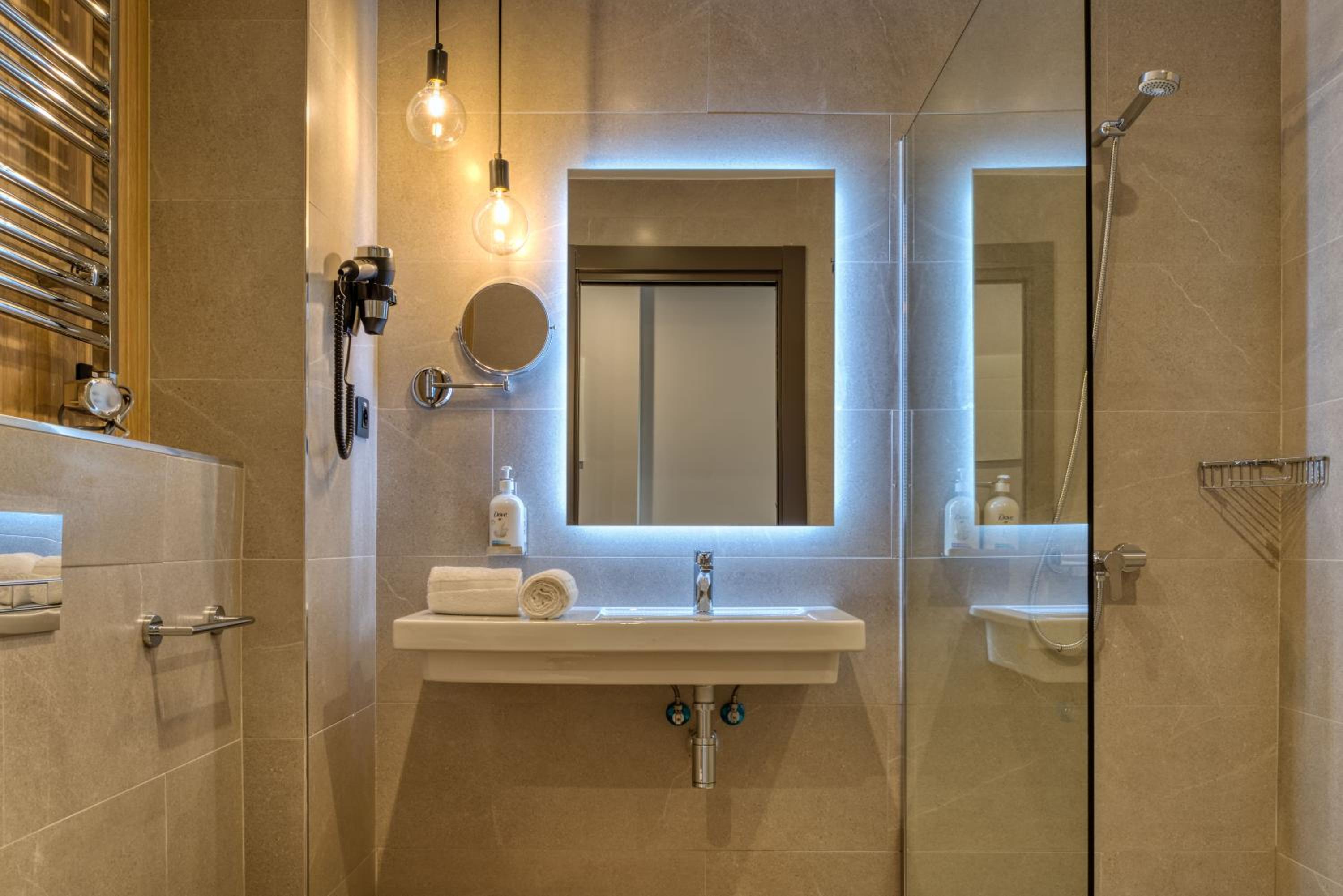 Double Room - Photo 5