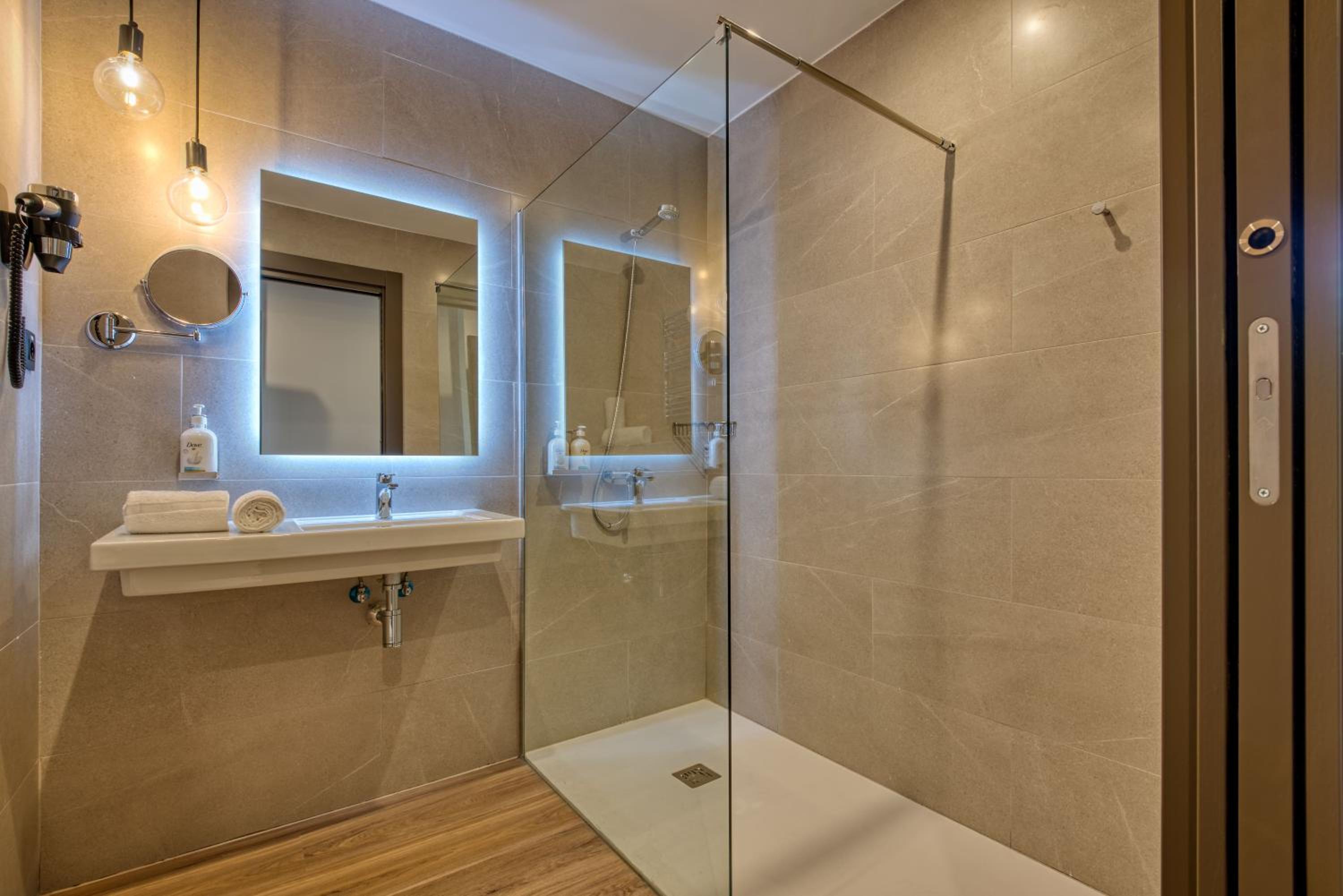 Double Room - Photo 4