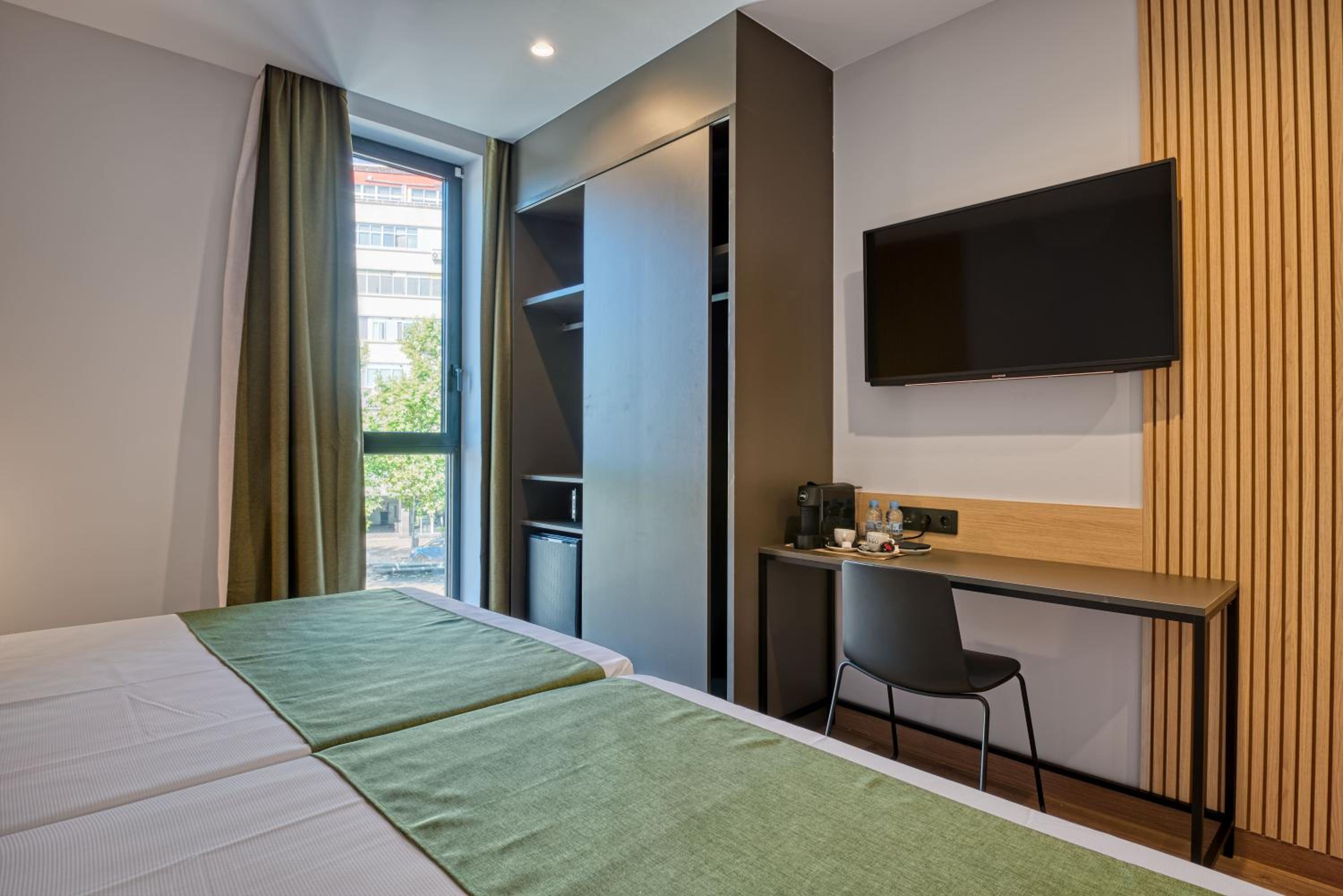 Twin Room - Photo 5