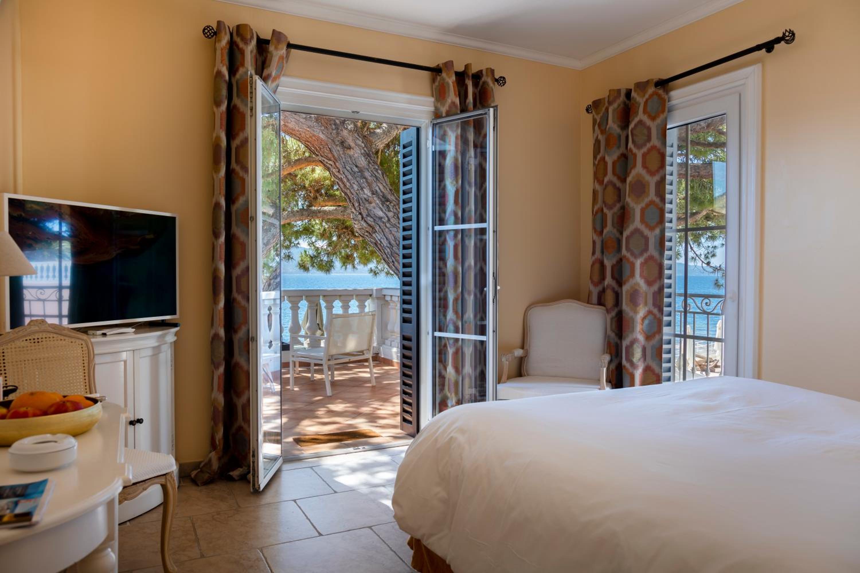 SUPERIOR ROOM – upstairs - terrace with sea view