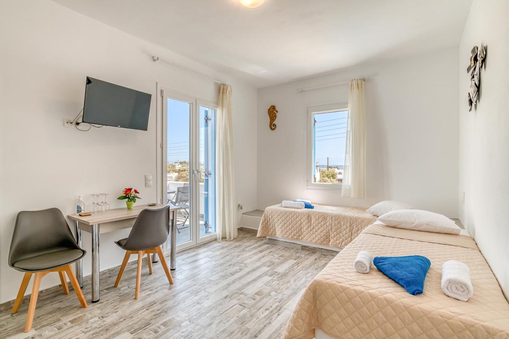 Paros Poolside Retreat - Venus Haven Near the Sea photo 1