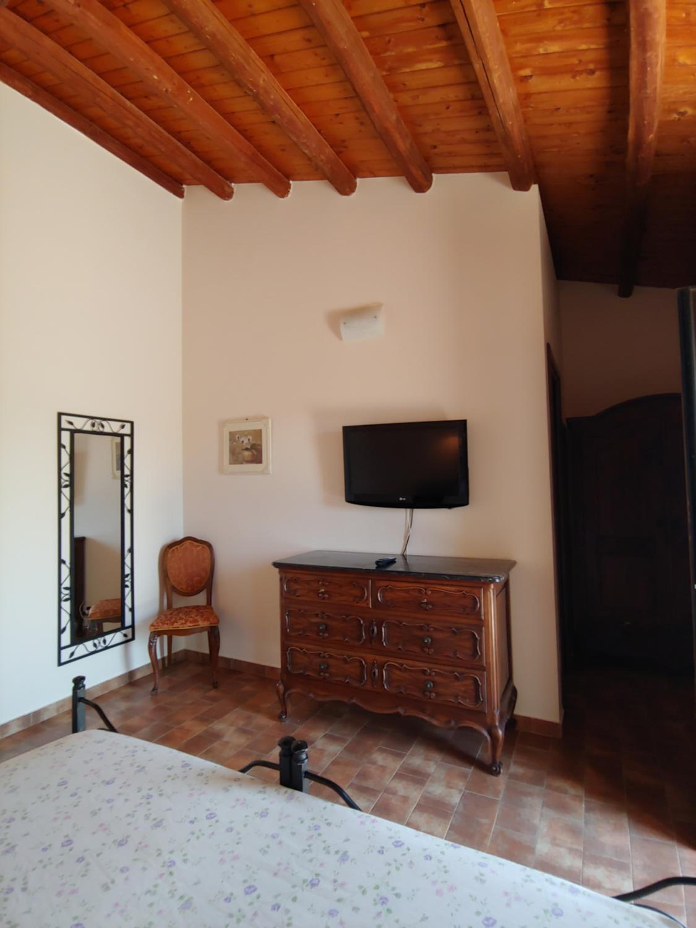 Family Room with Private Bathroom - Photo 2