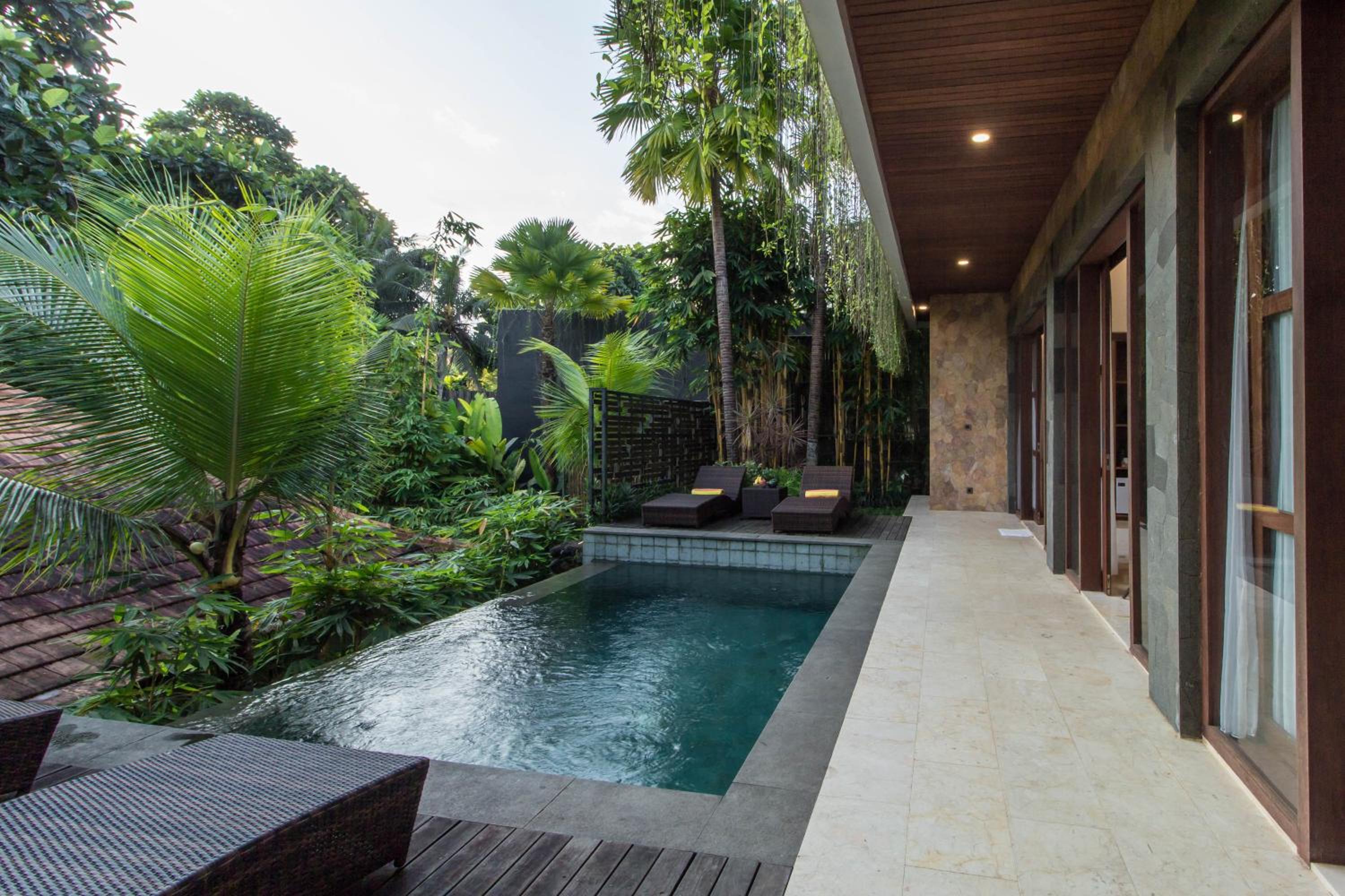 Villa with Private Pool - Photo 7