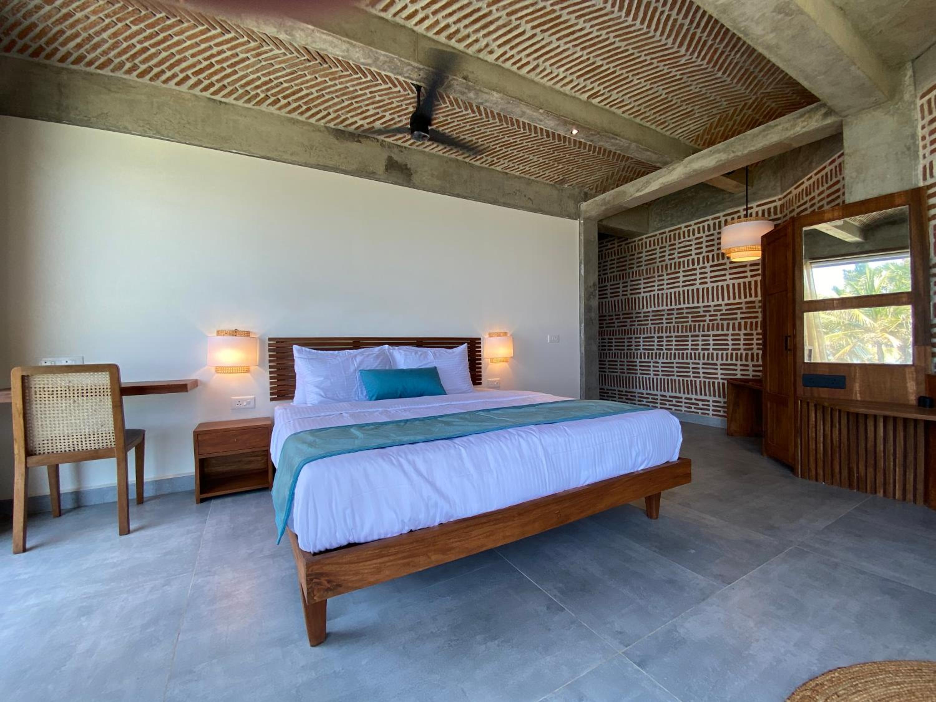 Deluxe Double Room with Sea View photo 2