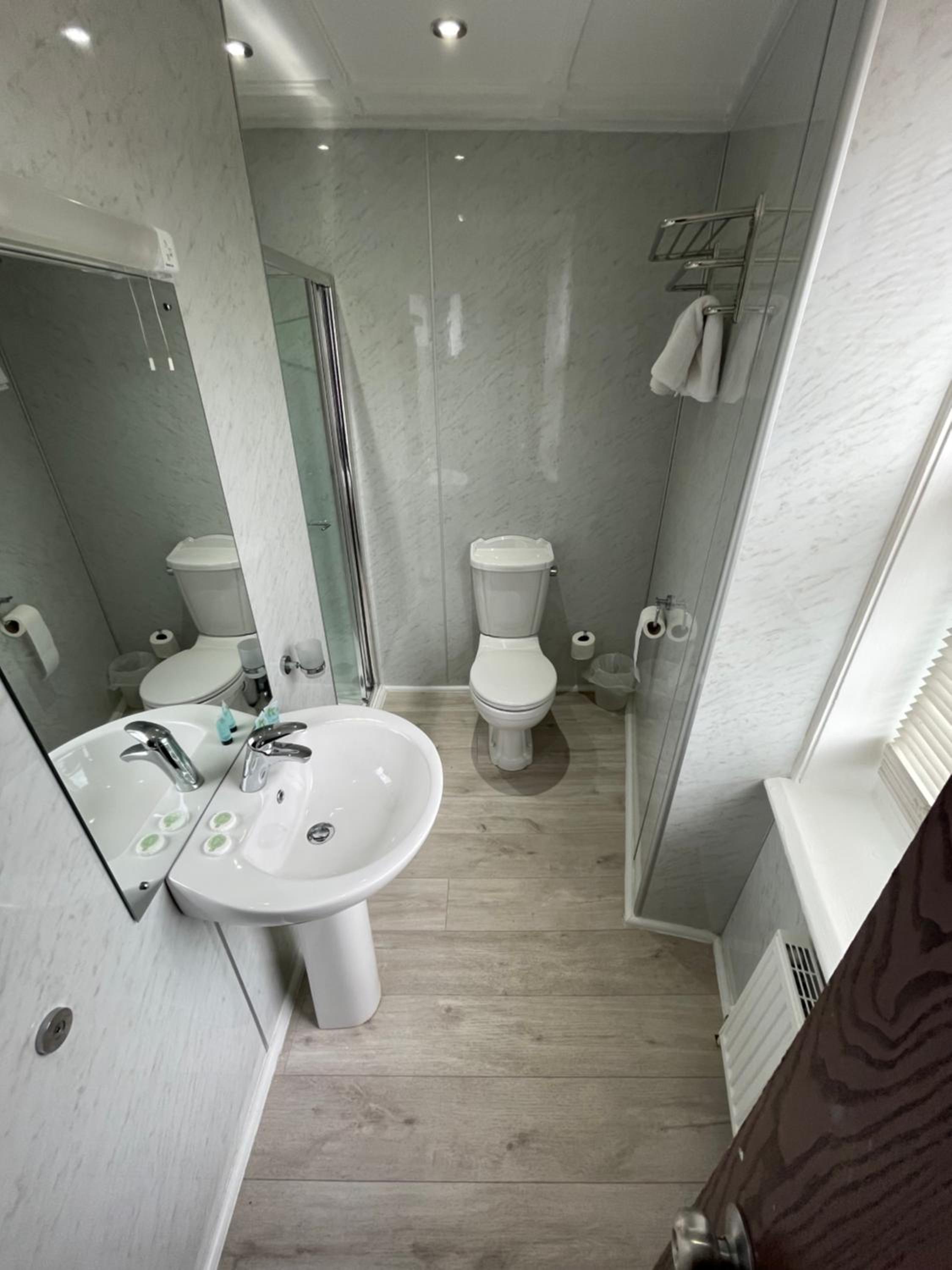 Twin Room - Photo 5