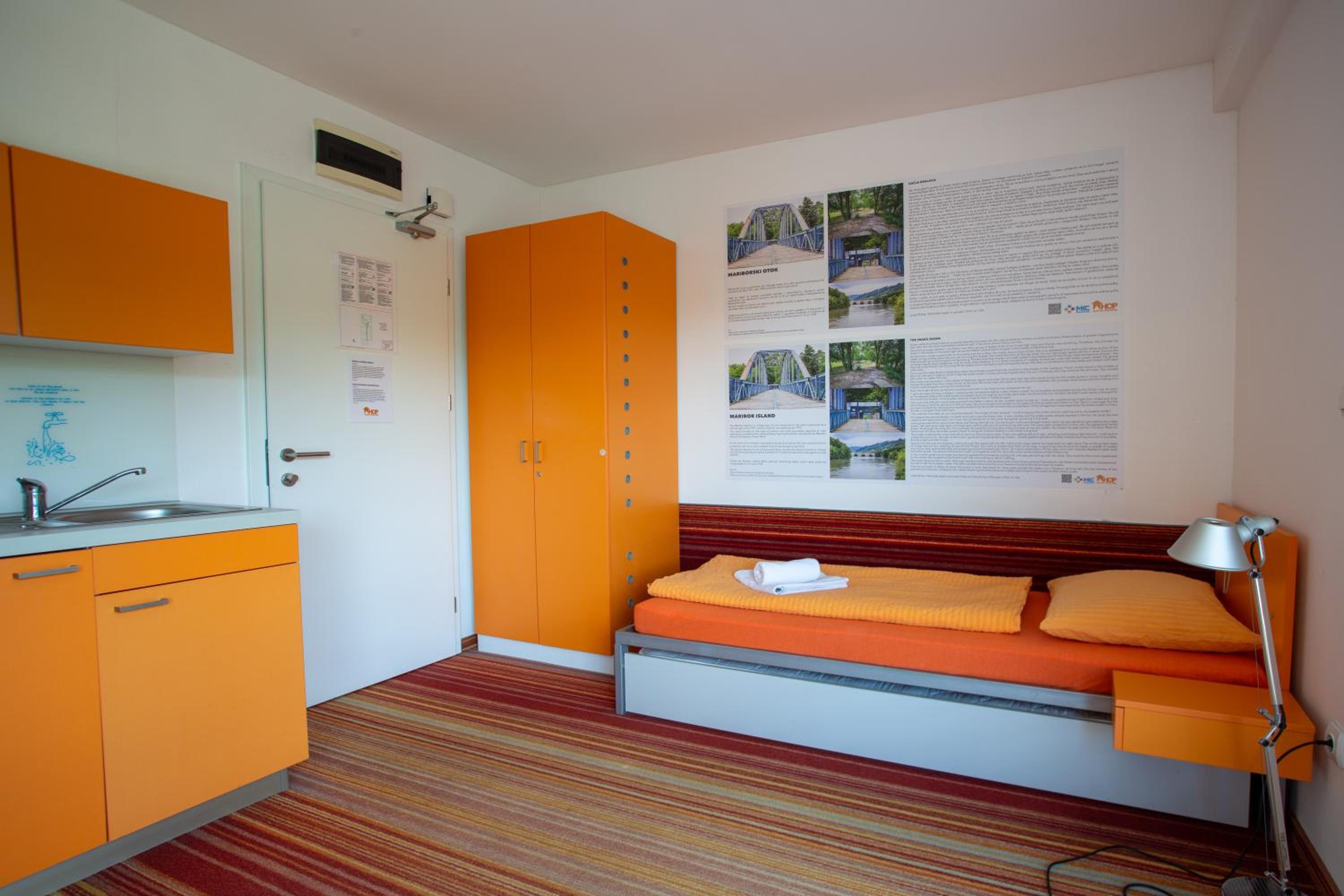 Studio with Balcony and Park View photo 3