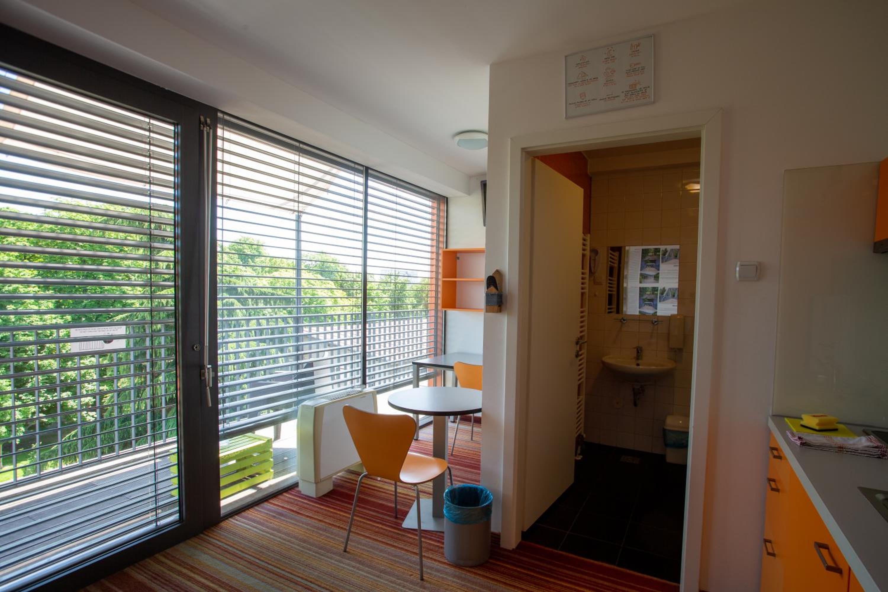 Studio with Balcony and Park View photo 2